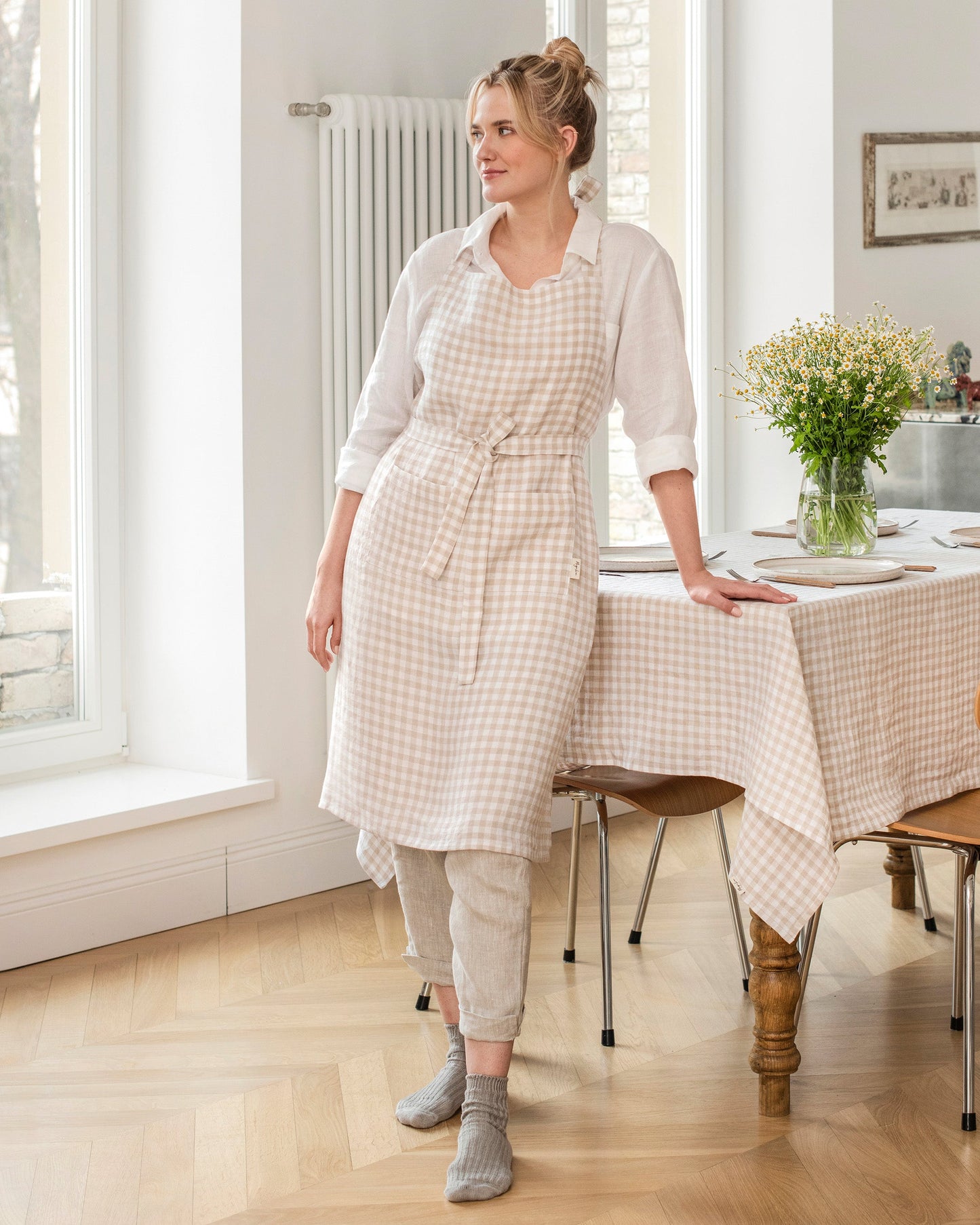Linen bib apron in Natural gingham - MagicLinen