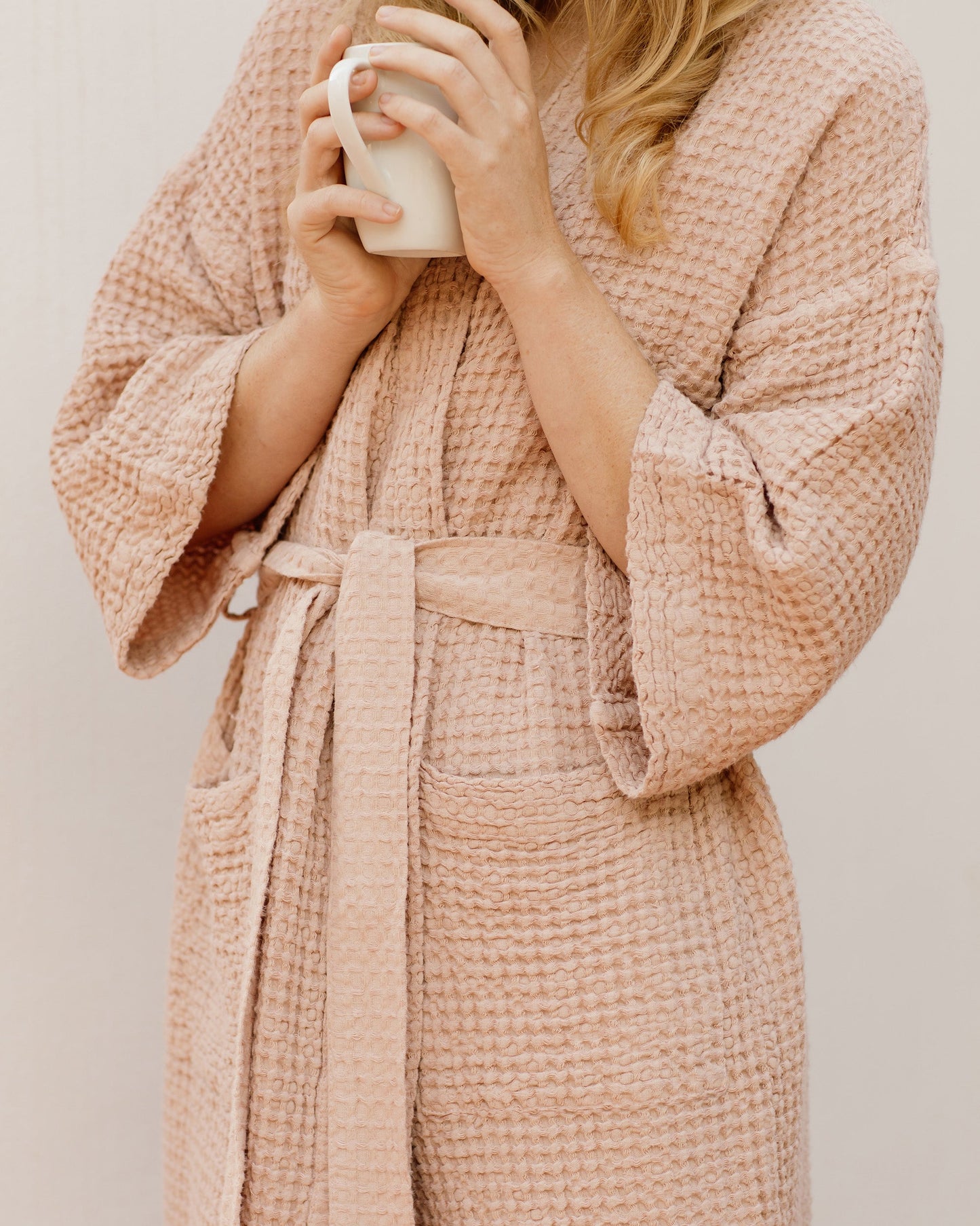 Peach Short waffle bath robe - MagicLinen