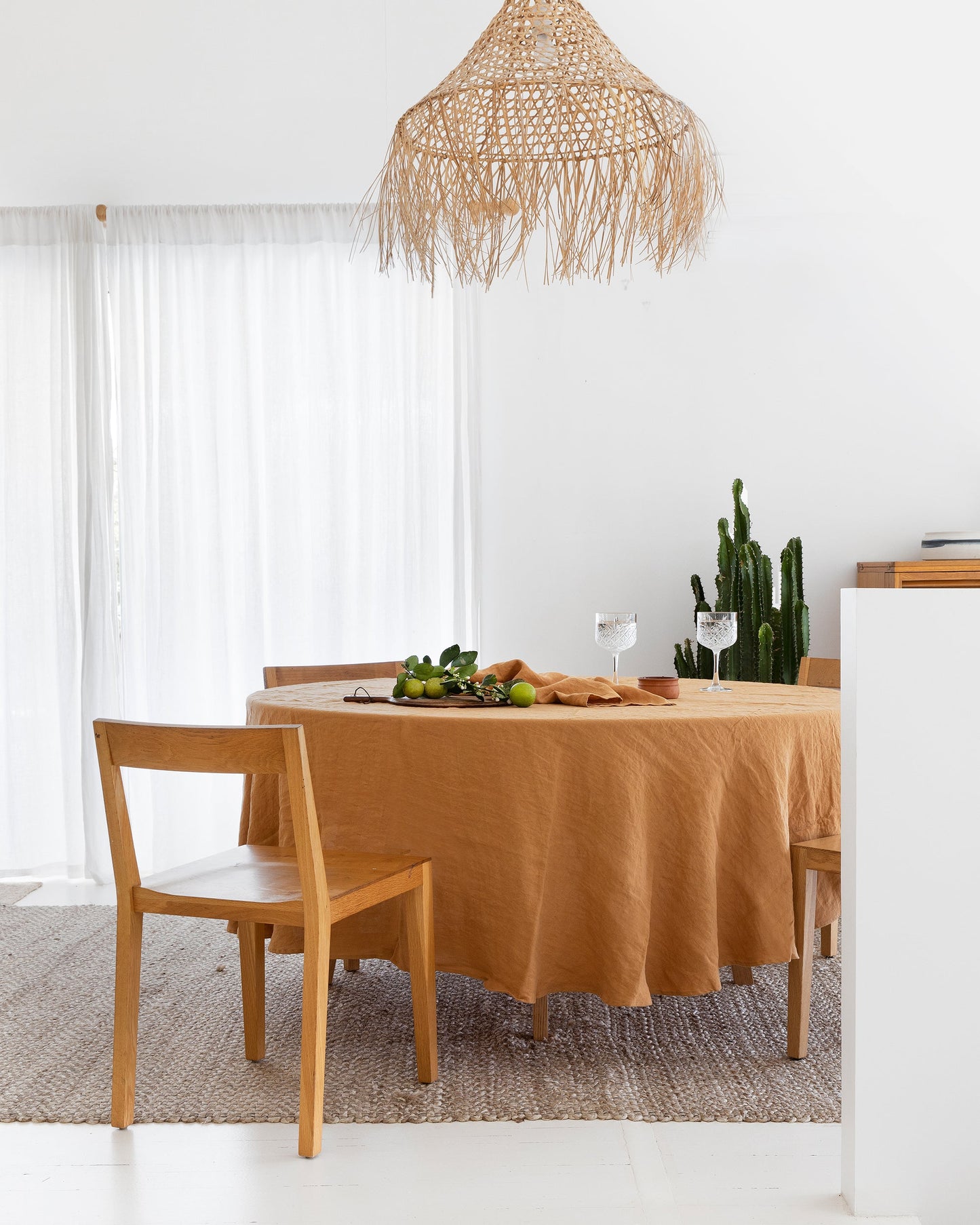 Round linen tablecloth - MagicLinen