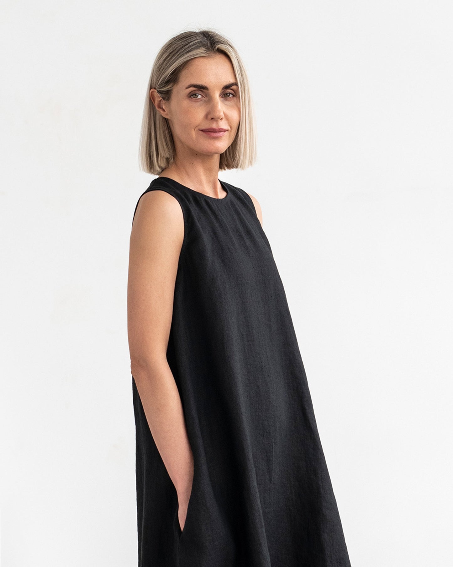 Royal TOSCANA linen dress in Black - MagicLinen