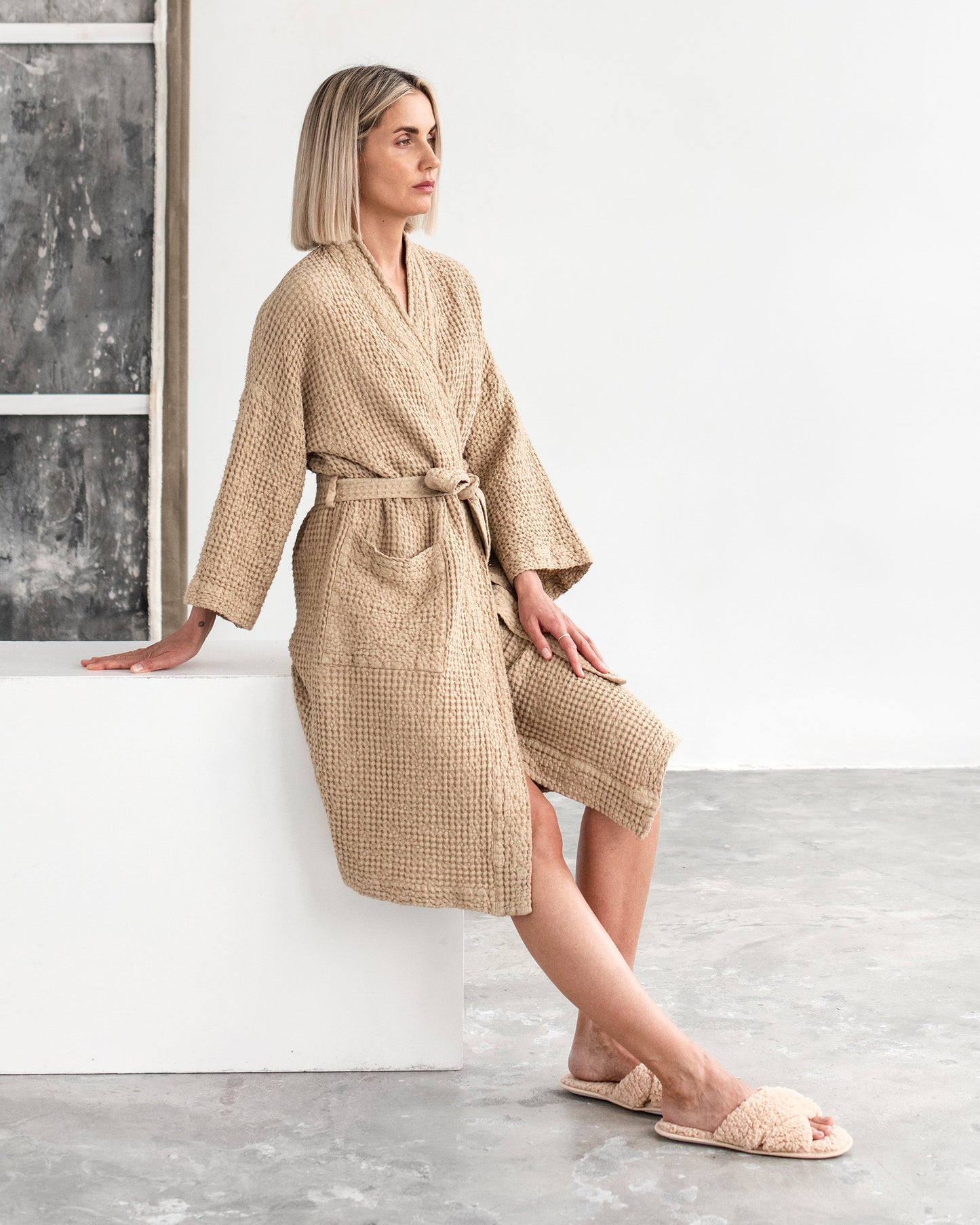 Beige short waffle bath robe - MagicLinen