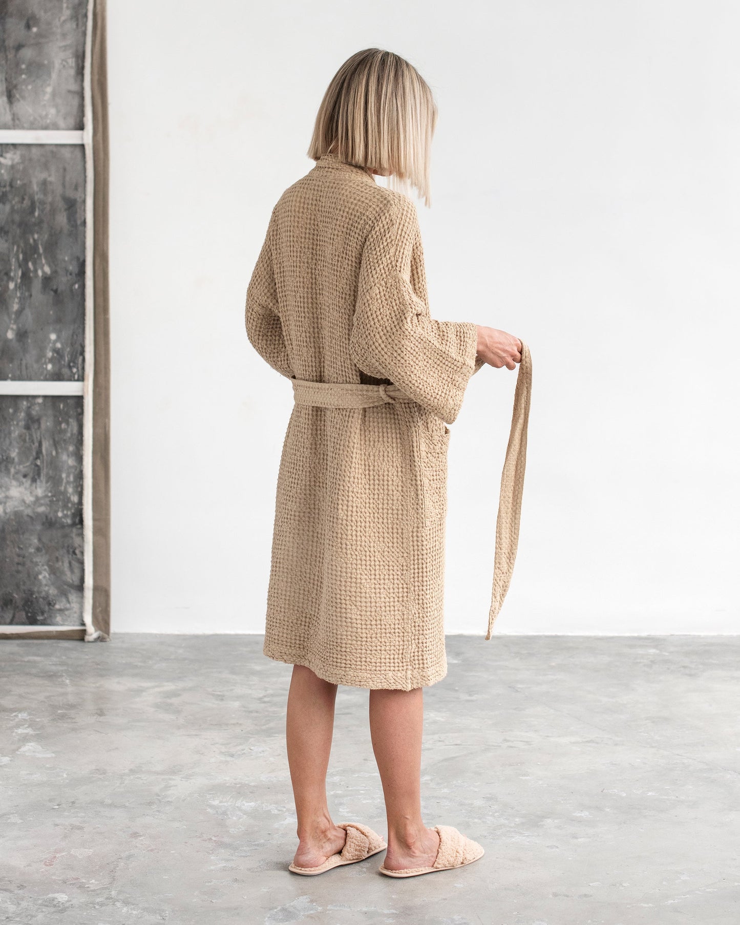 Beige short waffle bath robe - MagicLinen