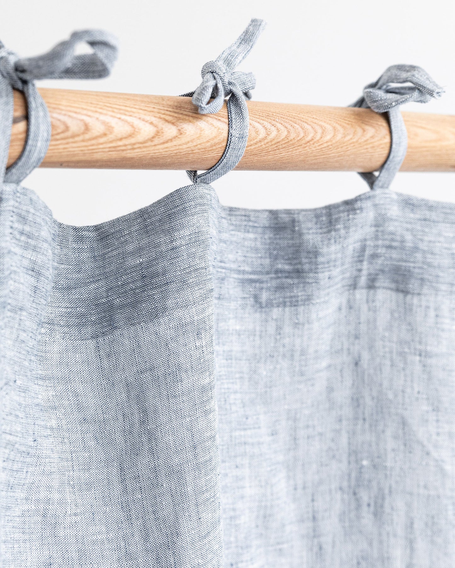 Tie top linen curtain panel (1 pcs) in Blue melange - MagicLinen