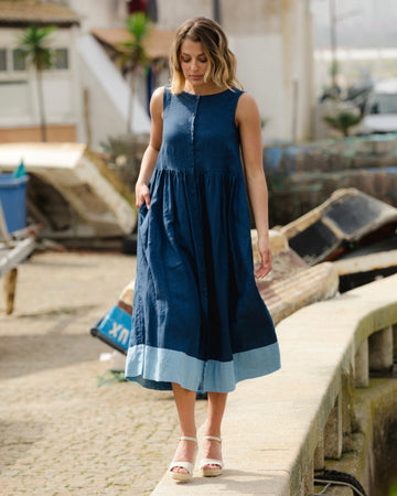 MagicLinen Deep Navy Blue Colorblock Linen Dress OSLO, 100% European flax linen 160 gsm plain weave  modelBoxOn2