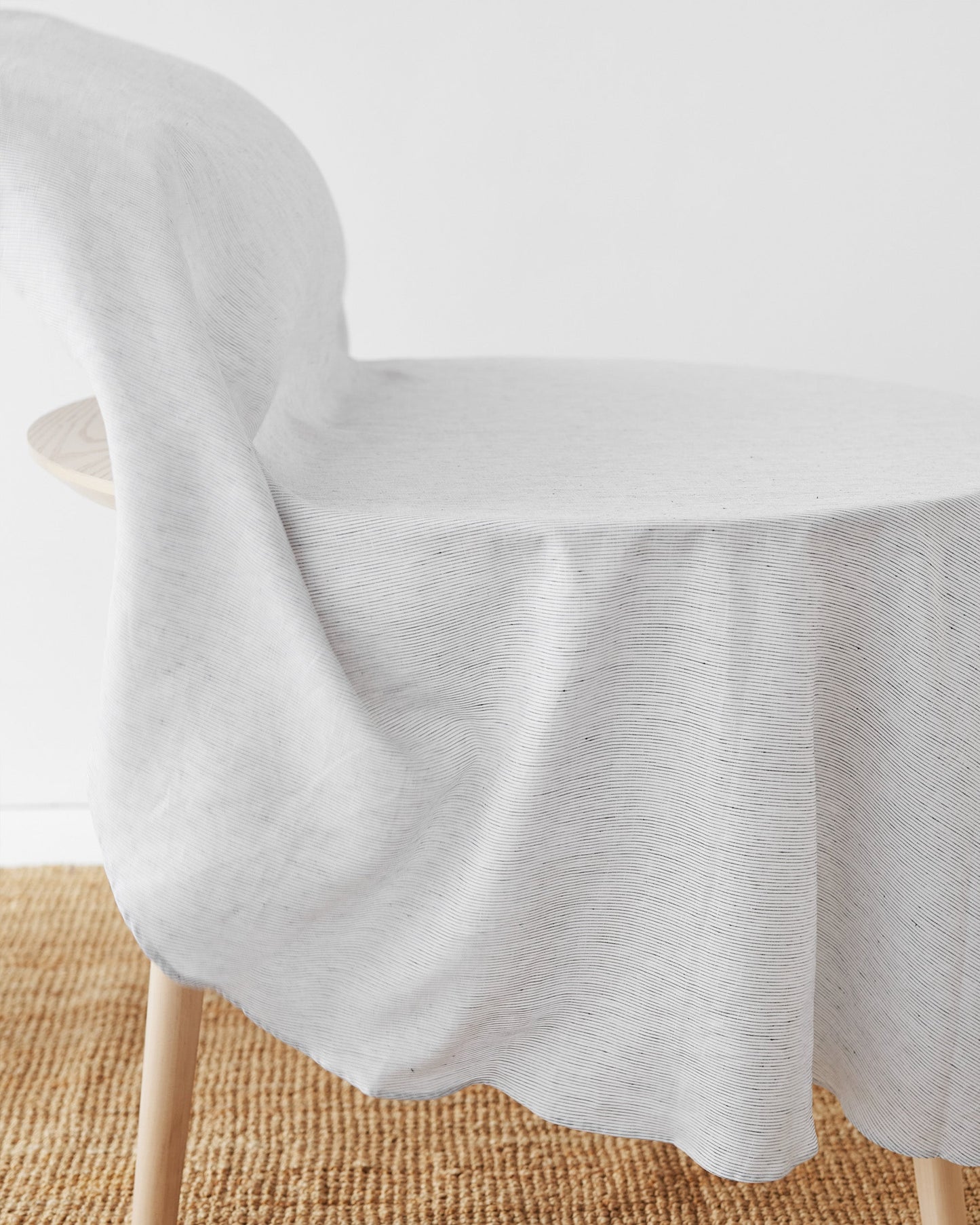 Round linen tablecloth in Pinstripe black