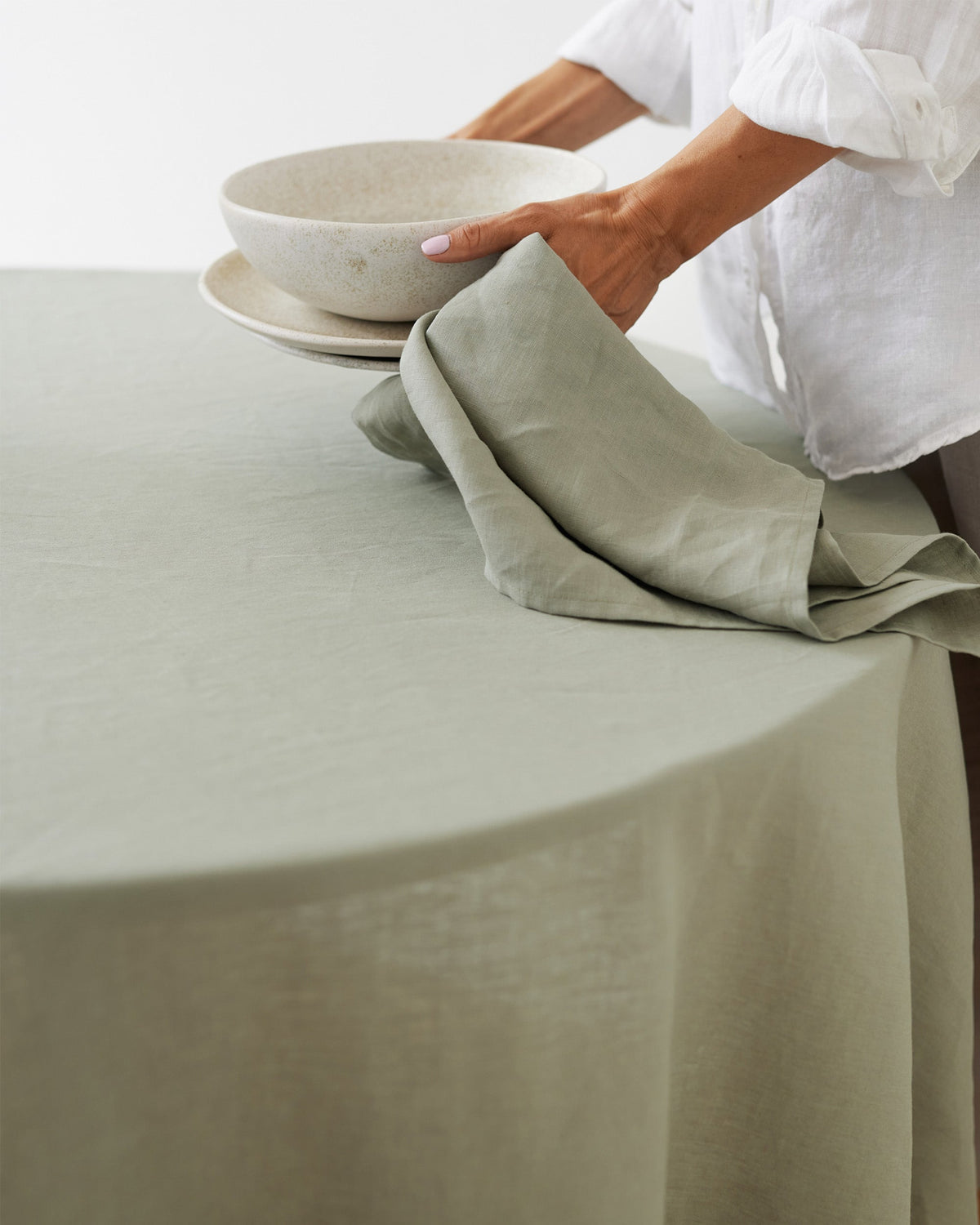 Round linen tablecloth in Calm Sage