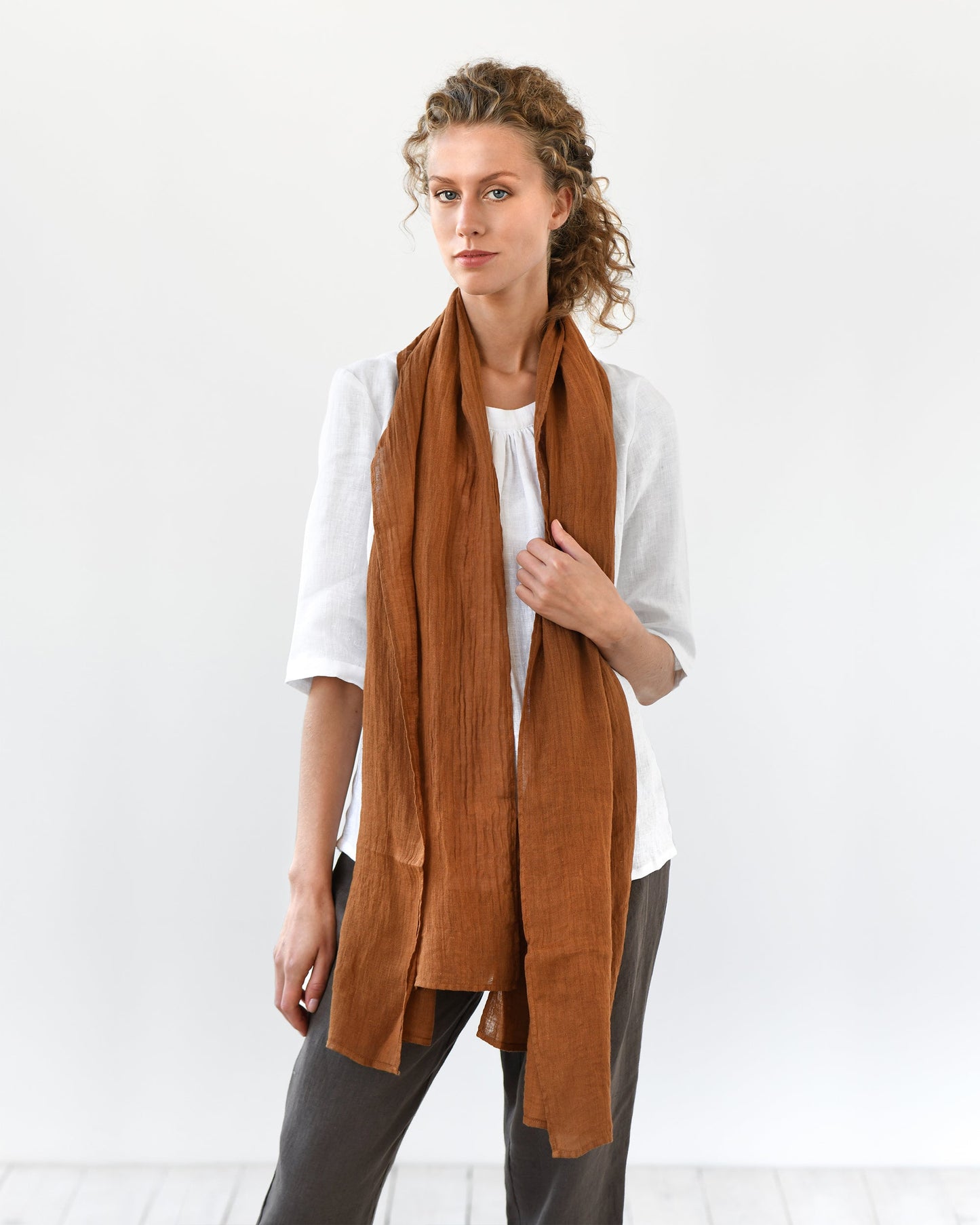 Women's linen scarf in Cinnamon