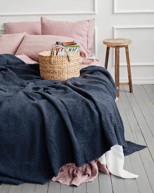 Dark gray waffle blanket - MagicLinen