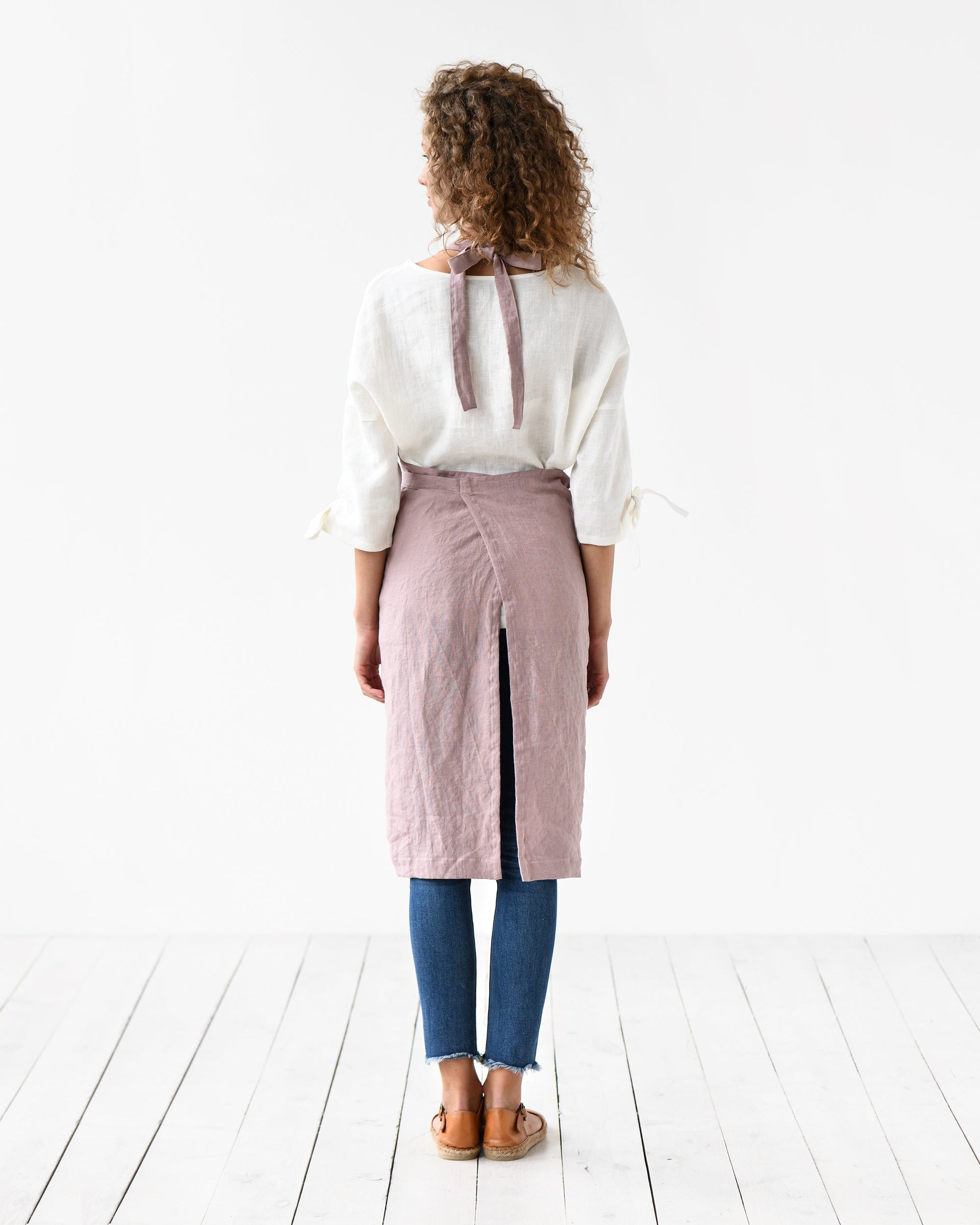 Linen bib apron in Woodrose - MagicLinen