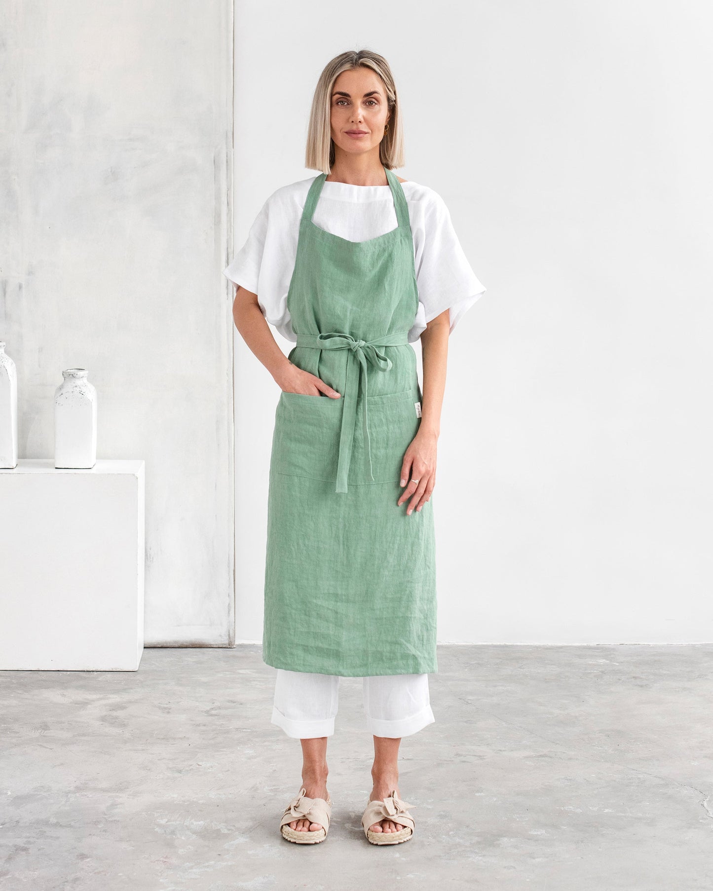 Linen bib apron in Matcha green - MagicLinen