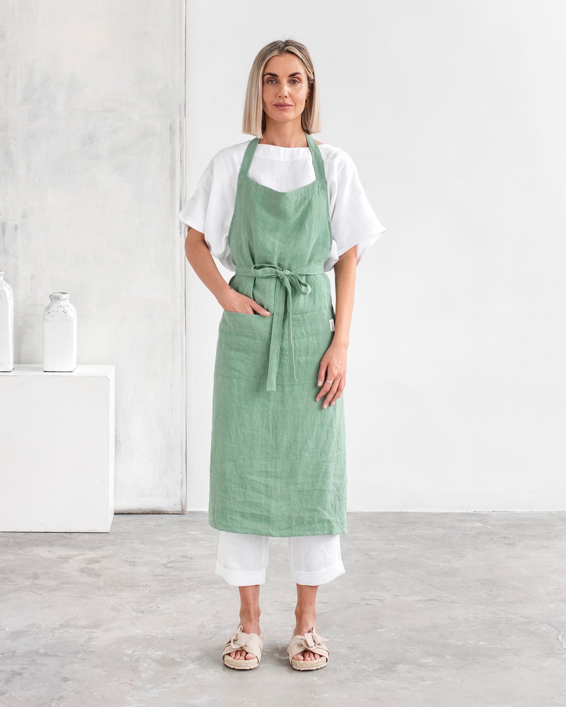 Linen bib apron in Matcha green - MagicLinen