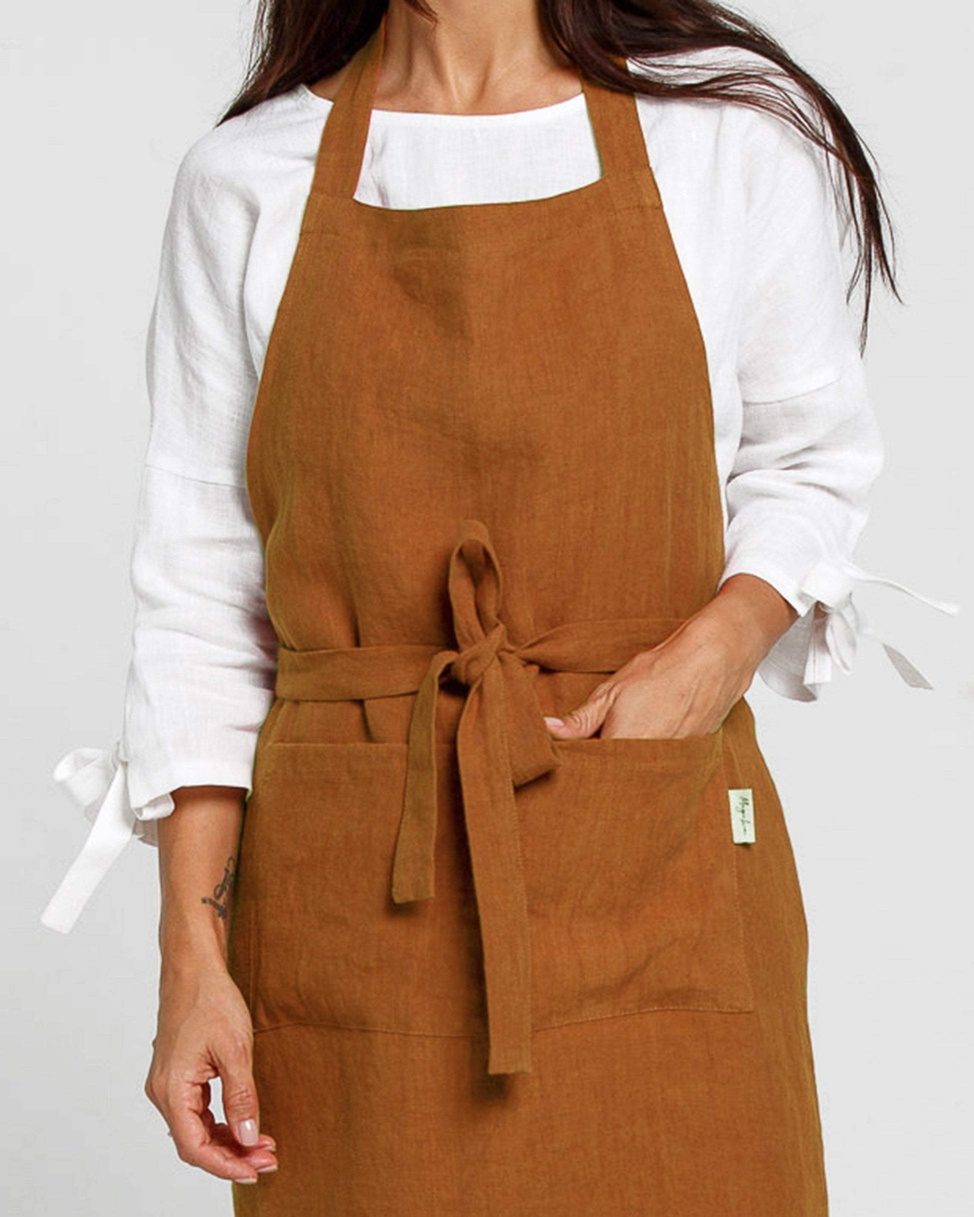 Linen bib apron in Cinnamon - MagicLinen
