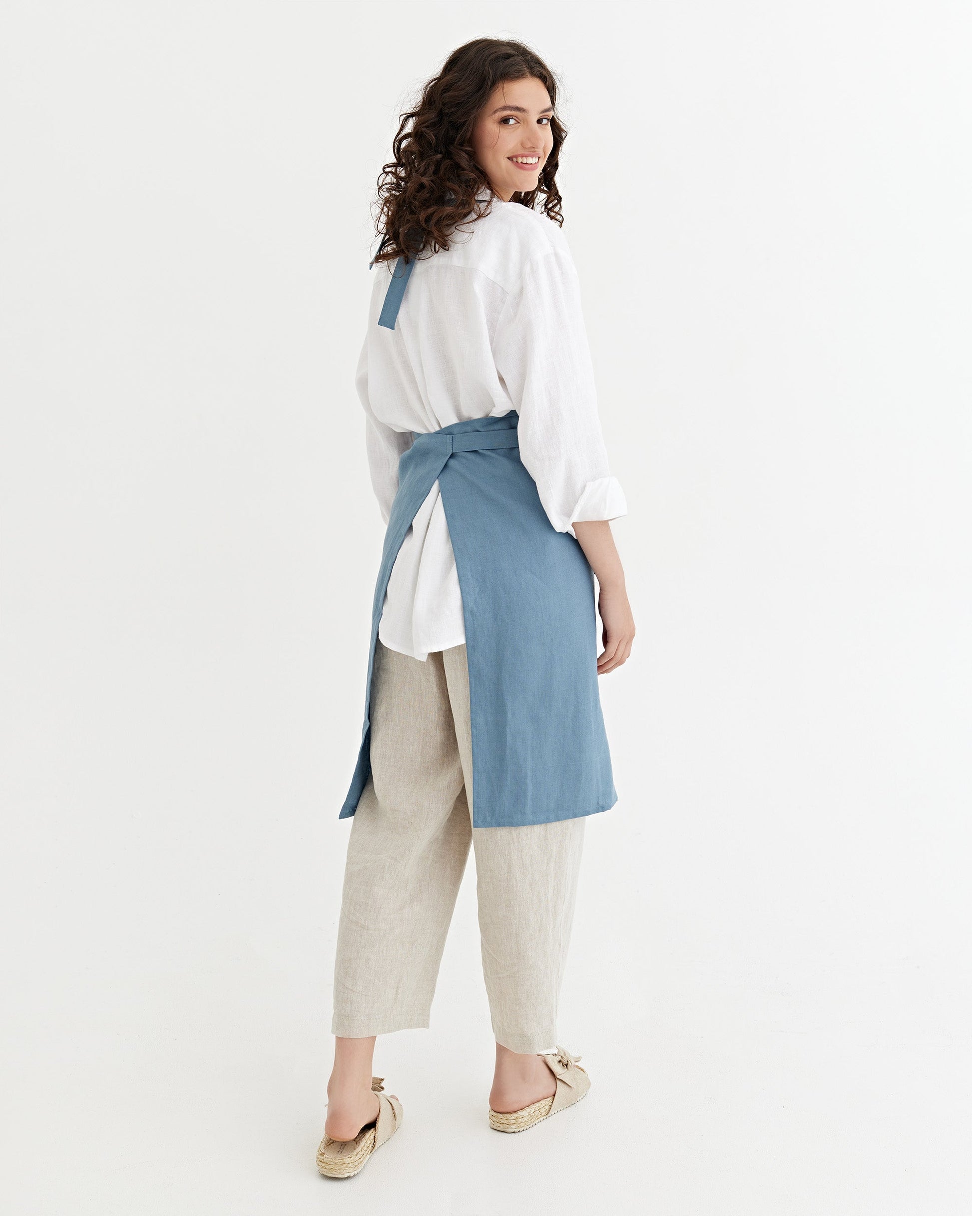 Linen bib apron in Gray blue | MagicLinen