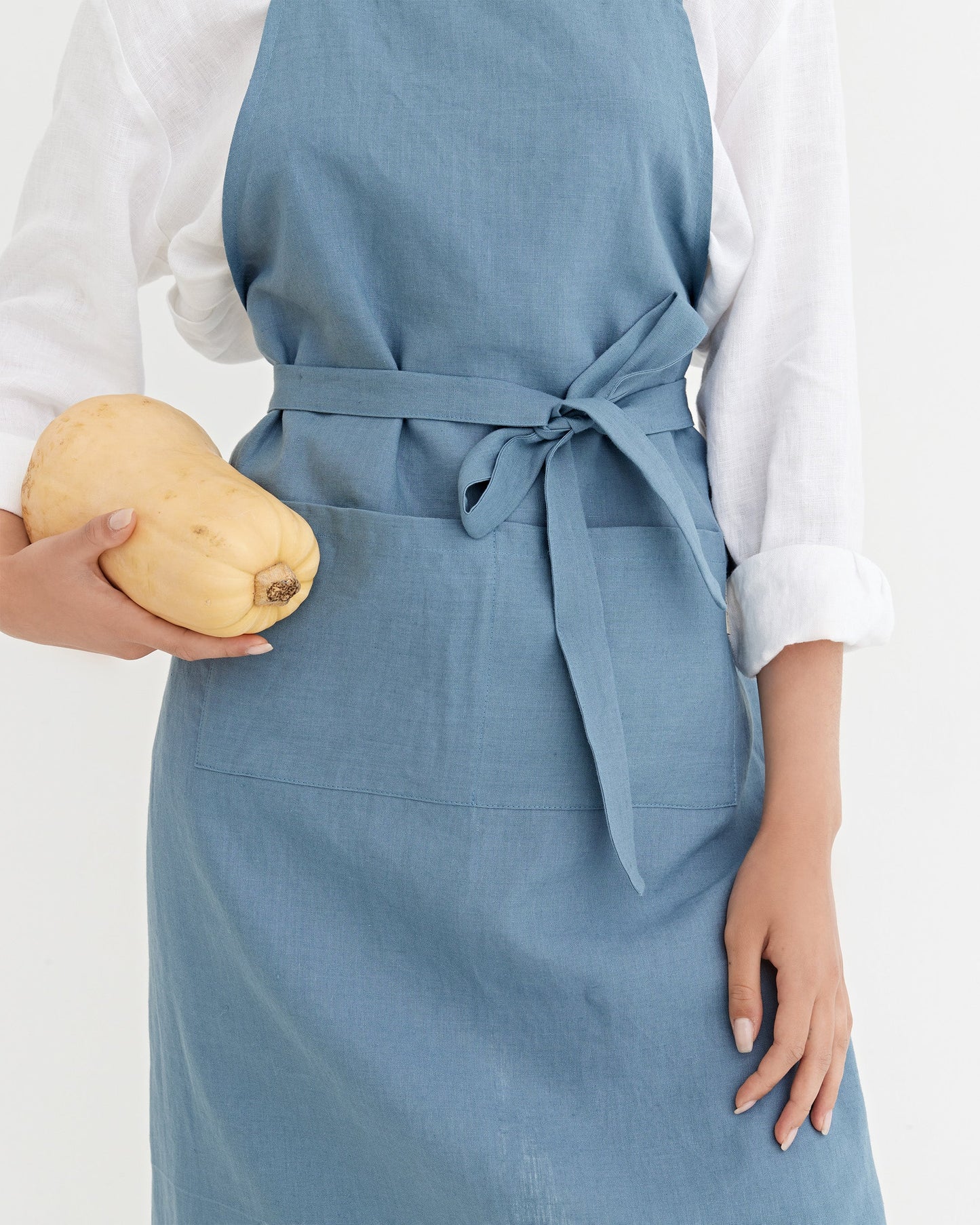 Linen bib apron in Gray blue | MagicLinen