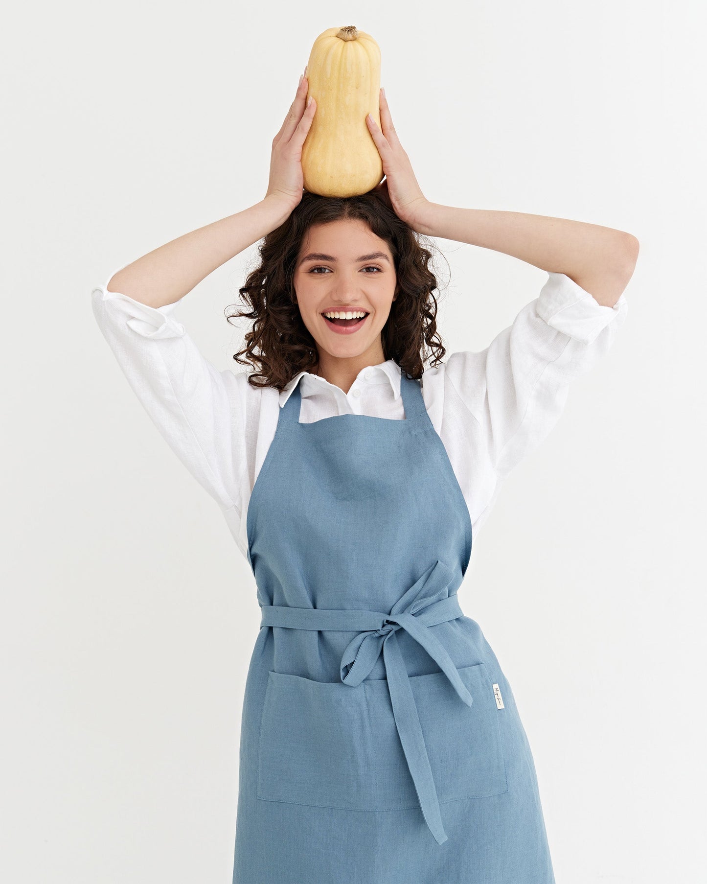 Linen bib apron in Gray blue | MagicLinen