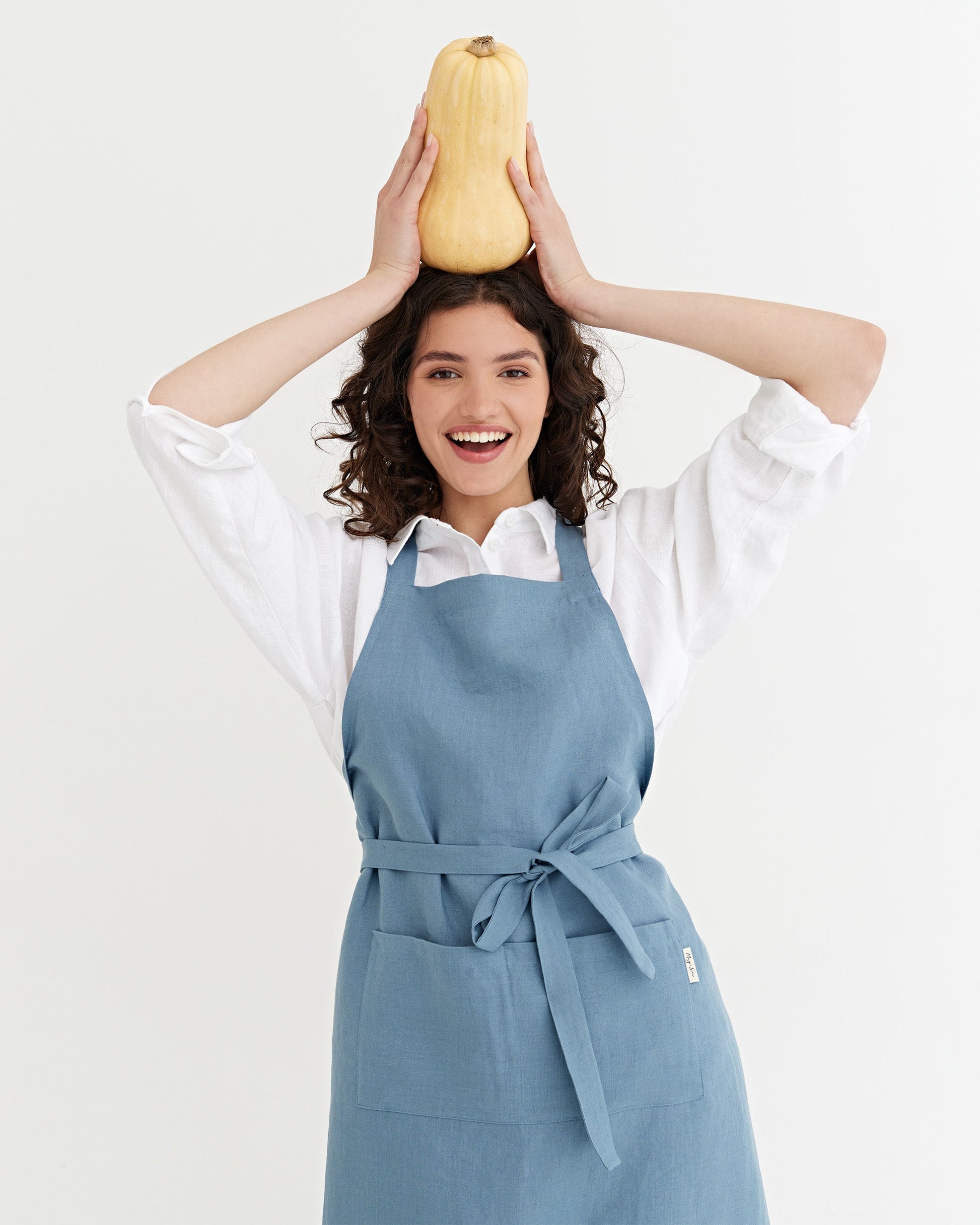 Linen bib apron in Gray blue | MagicLinen