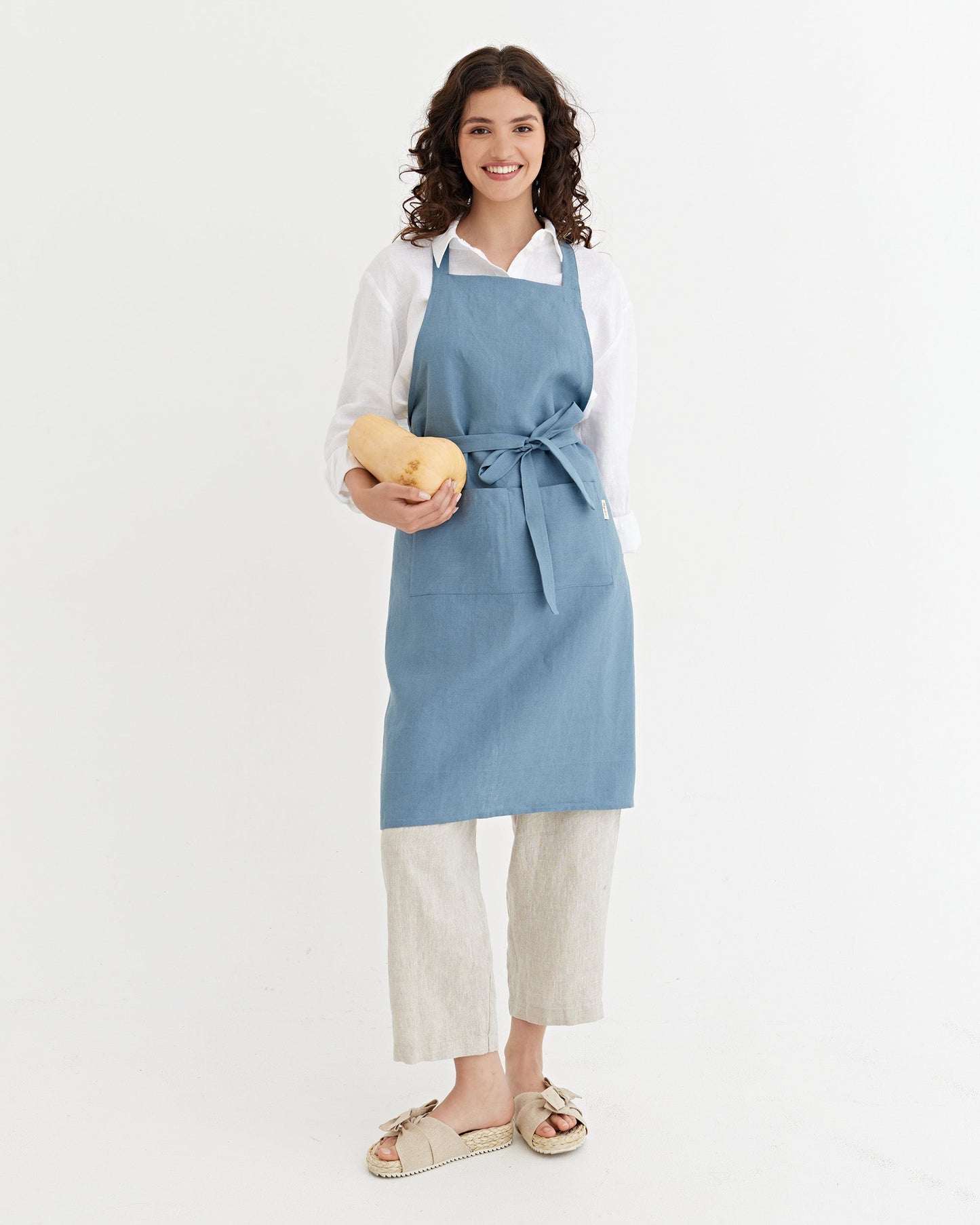 Linen bib apron in Gray blue | MagicLinen