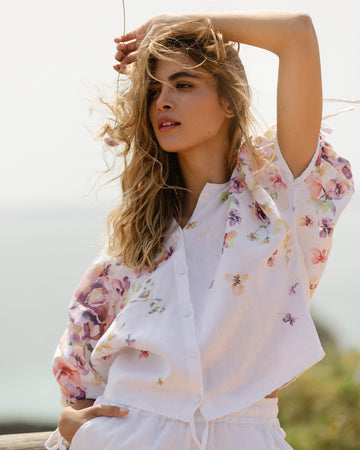 Linen Puff Sleeve Top GAYA in Blushing violet | MagicLinen modelBoxOn2