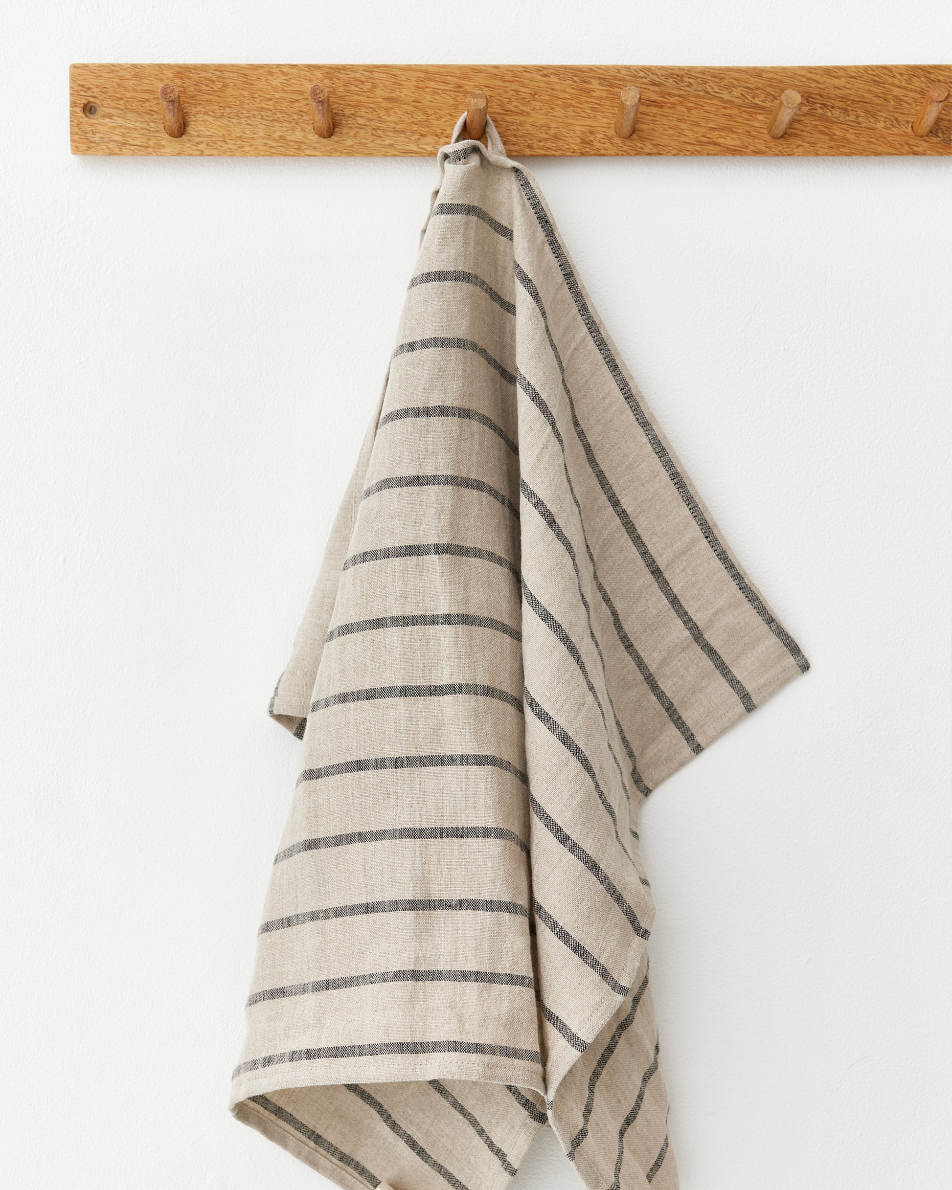 Linen tea towel in Subtle lines | MagicLinen