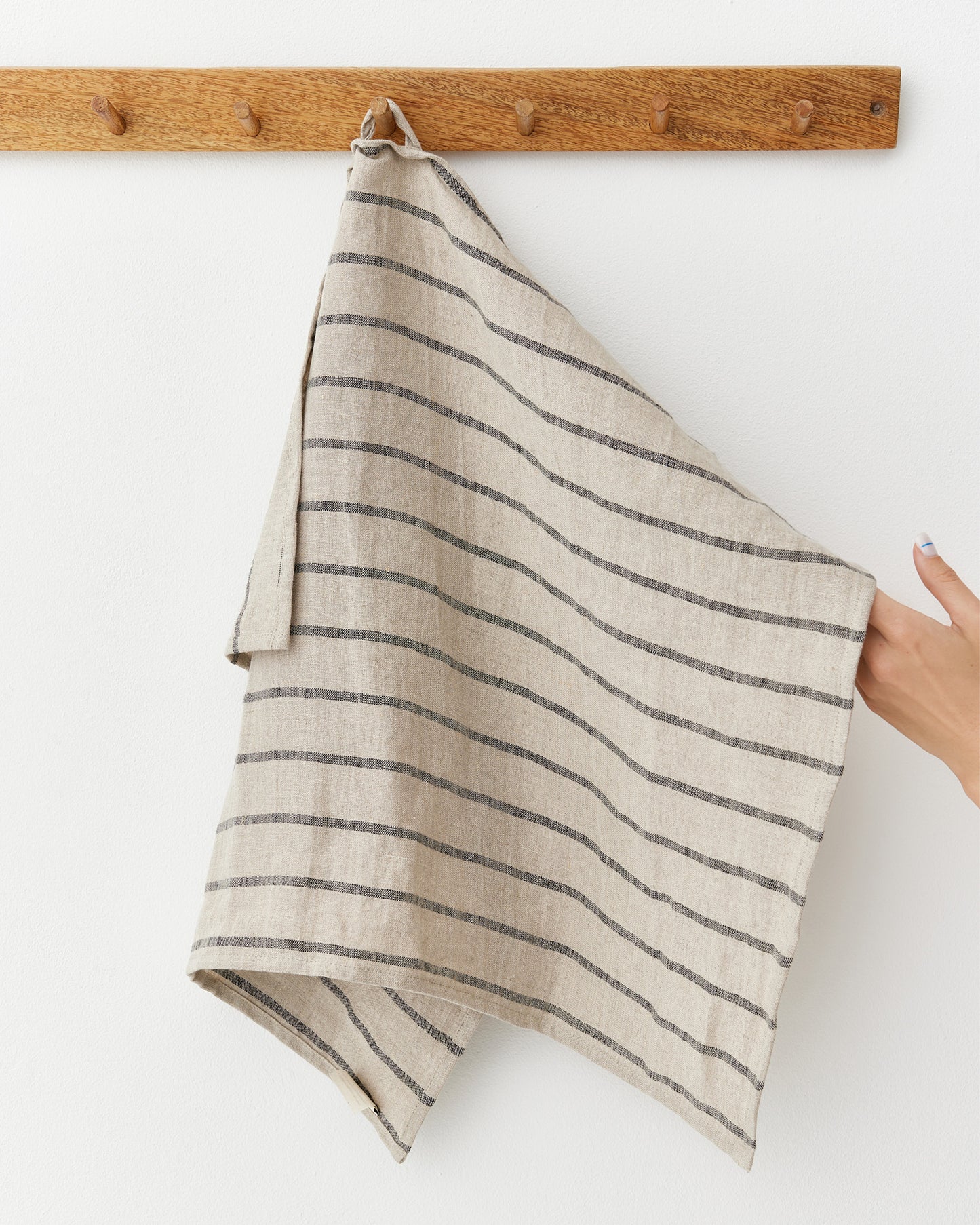 Linen tea towel in Subtle lines | MagicLinen