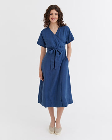 Linen wrap dress PEHOE in Deep navy blue | MagicLinen modelBoxOn