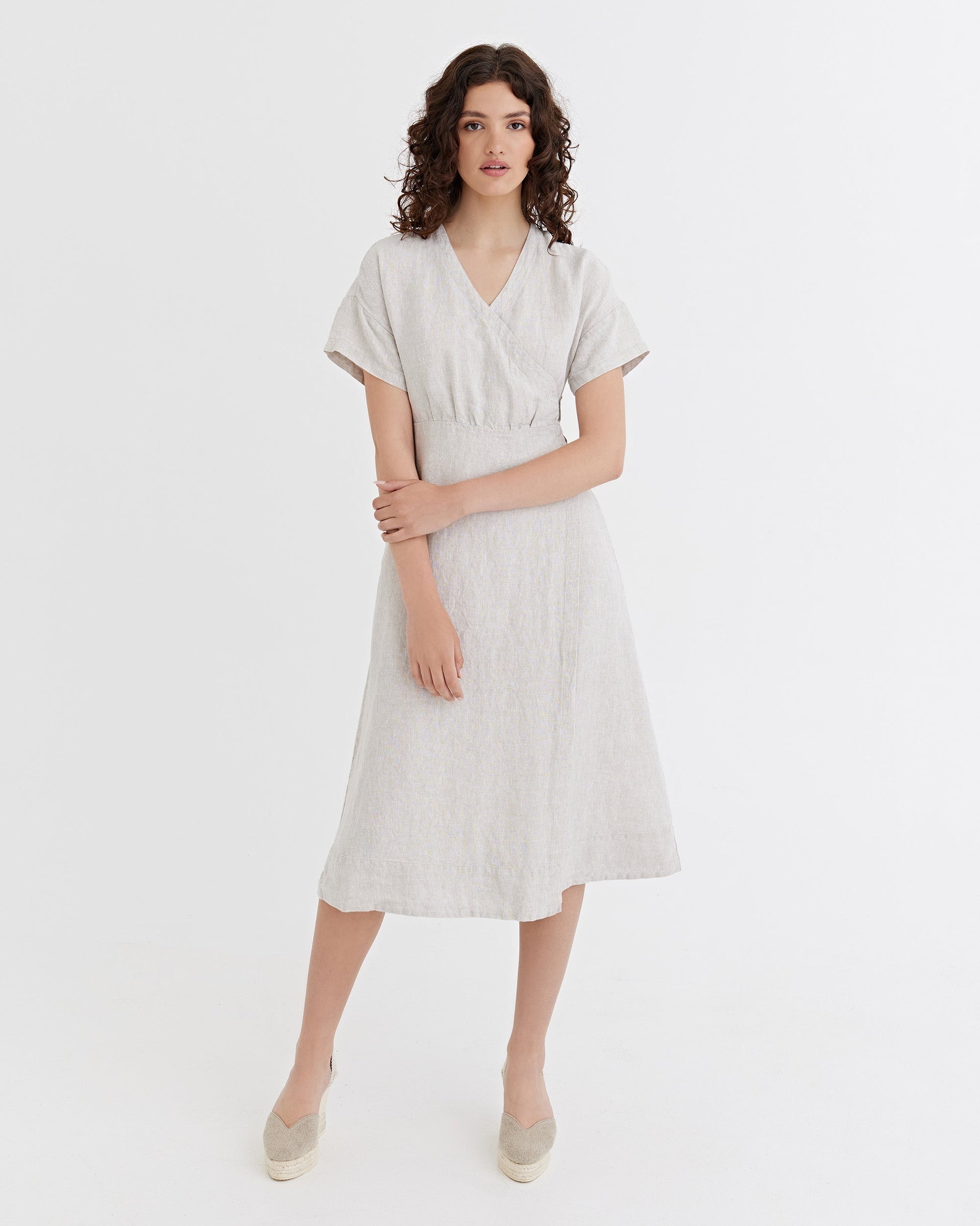 Linen wrap dress PEHOE in Natural Melange | MagicLinen modelBoxOn2