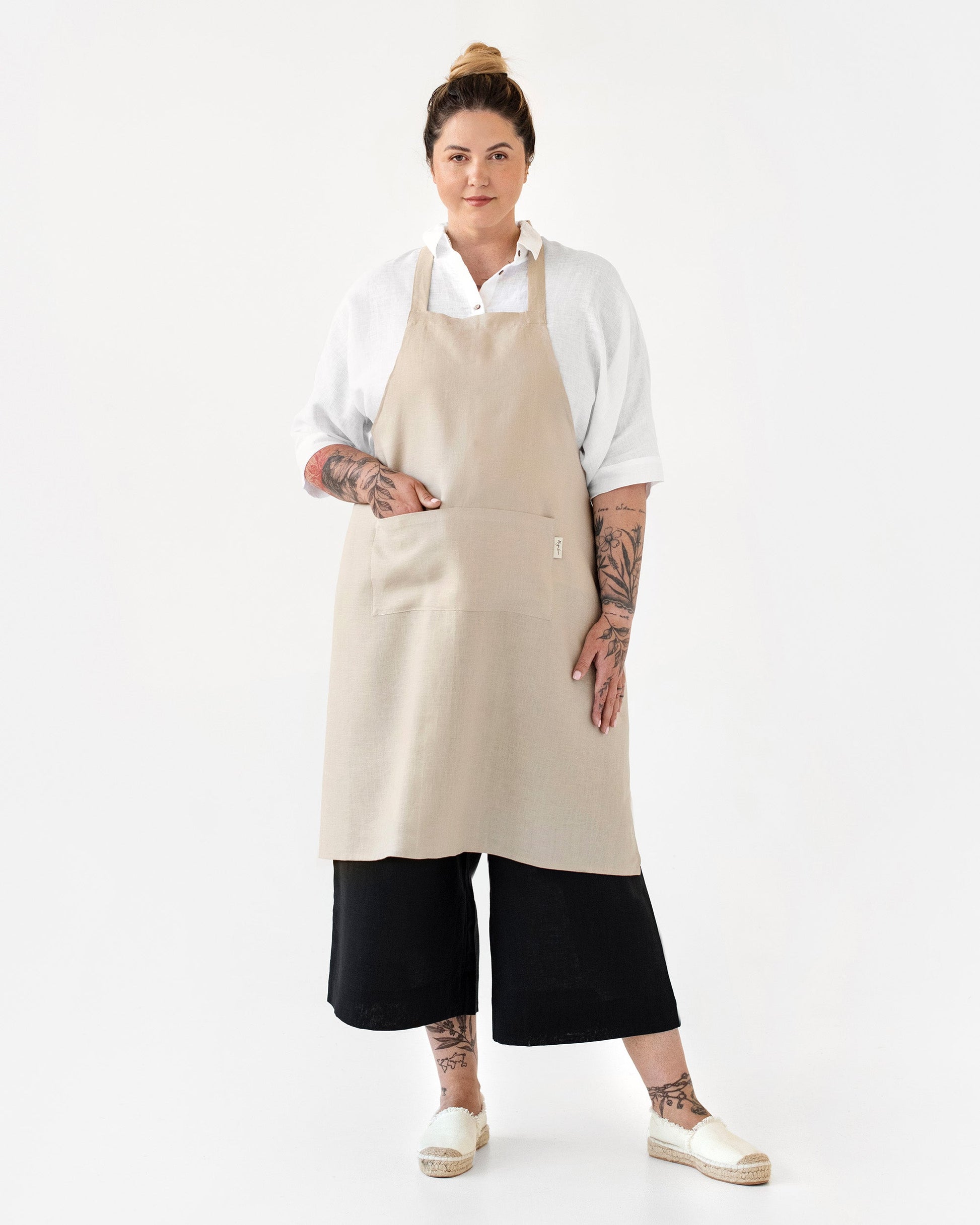 Linen bib apron in Natural linen | MagicLinen