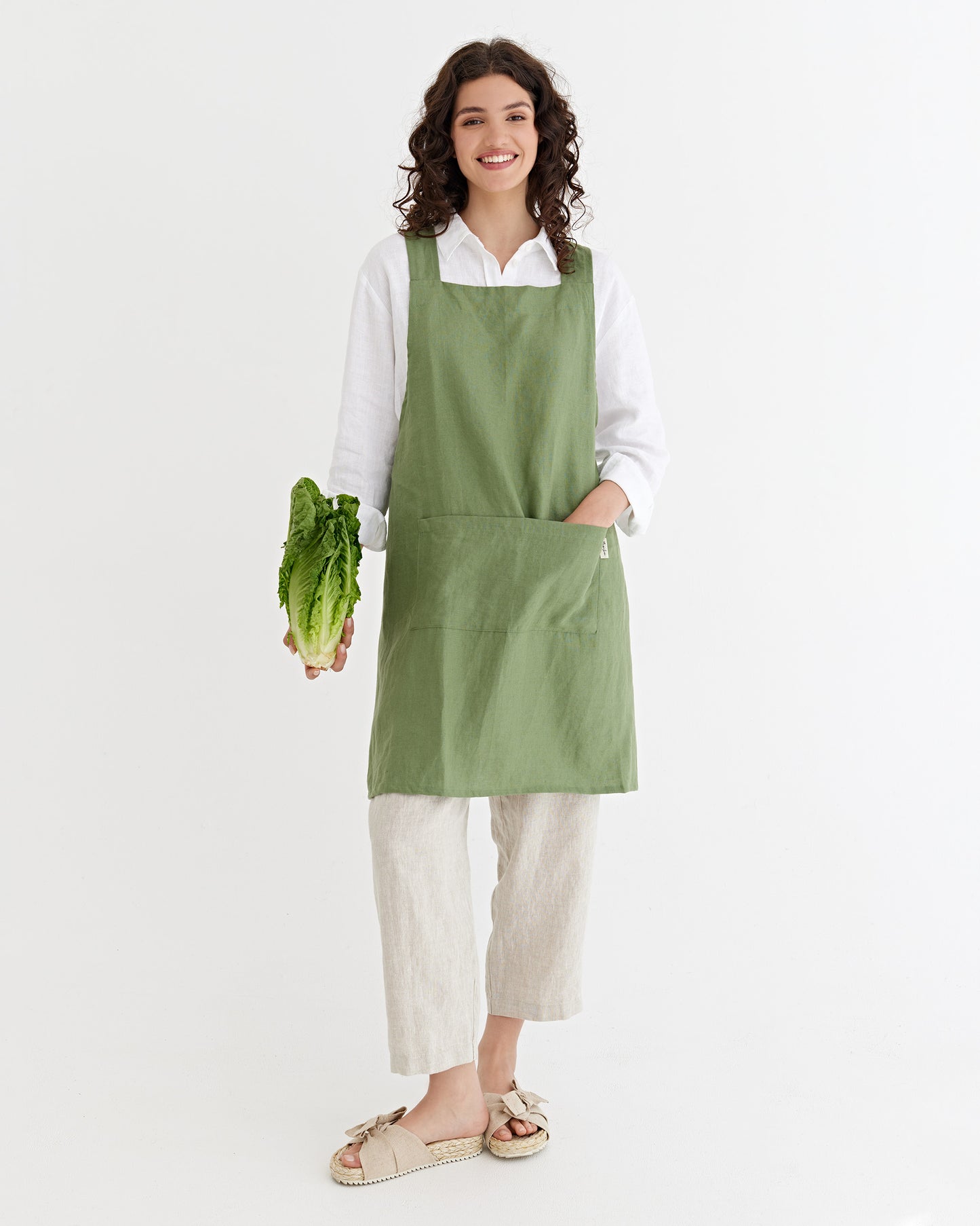 Pinafore cross-back linen apron in Various colors
