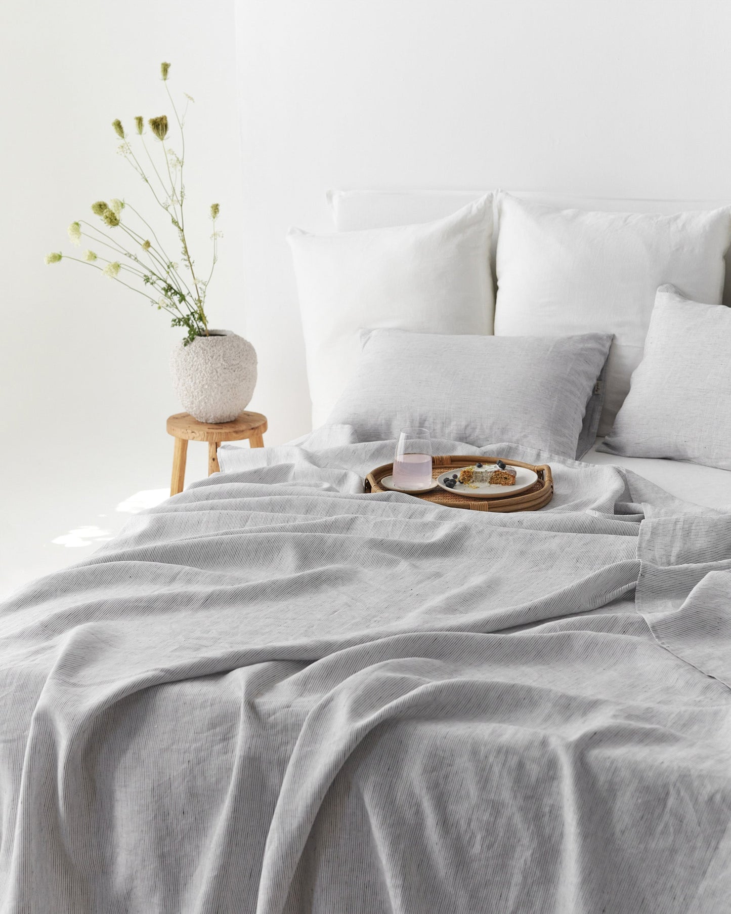Pinstripe black linen sheet set (4 pcs)