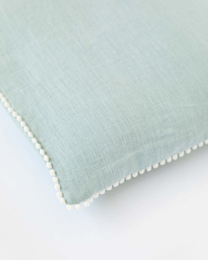 Baby duvet set with pom poms