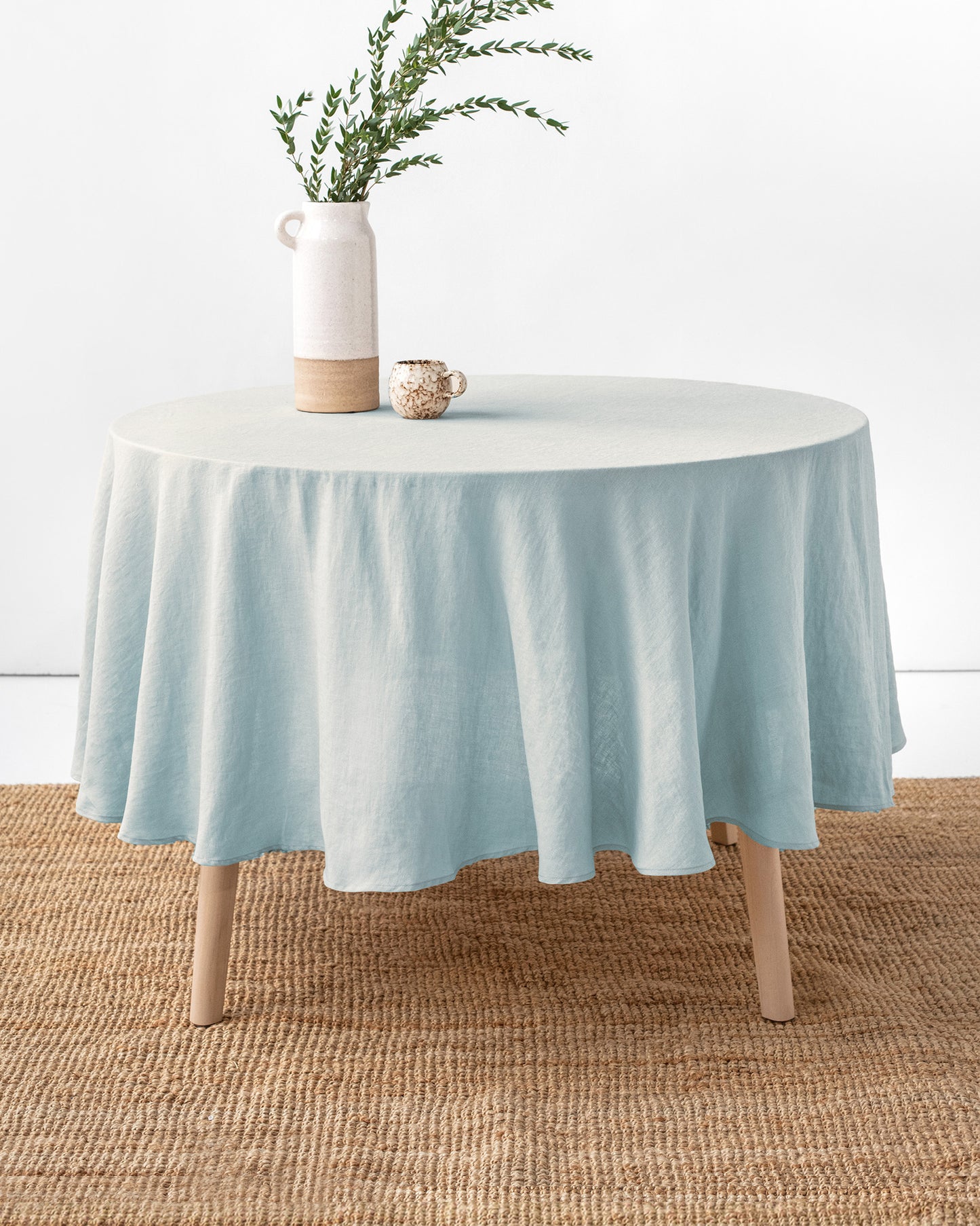 Round linen tablecloth