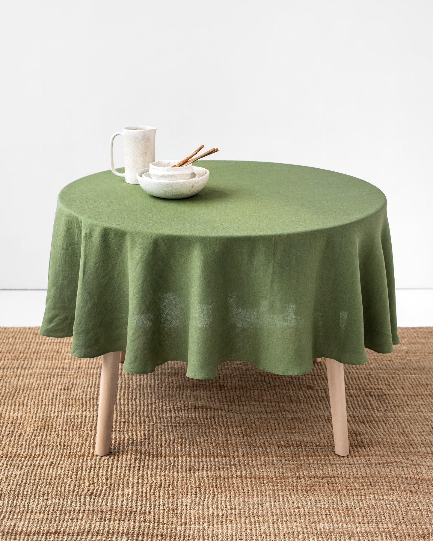 Round linen tablecloth
