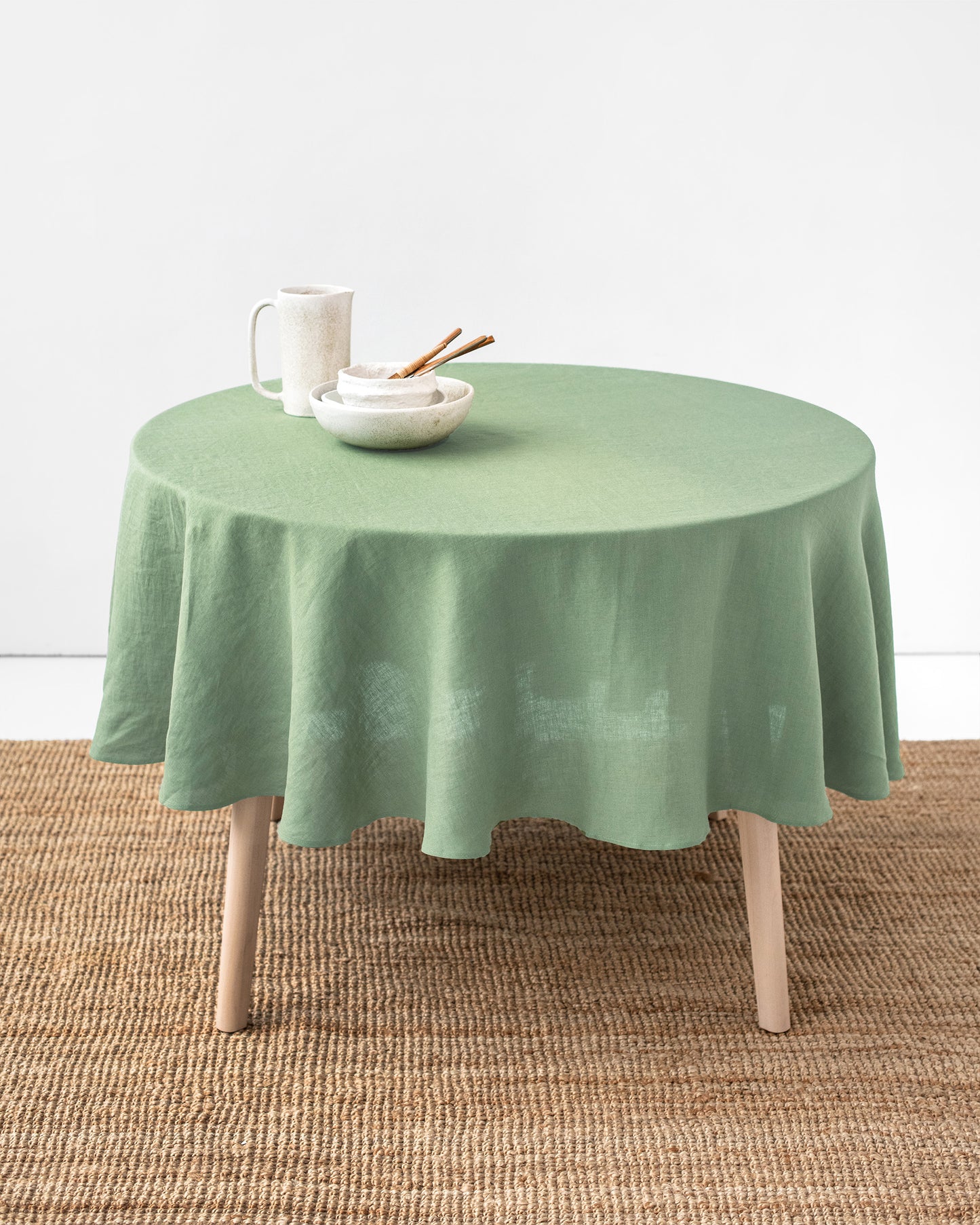 Round linen tablecloth