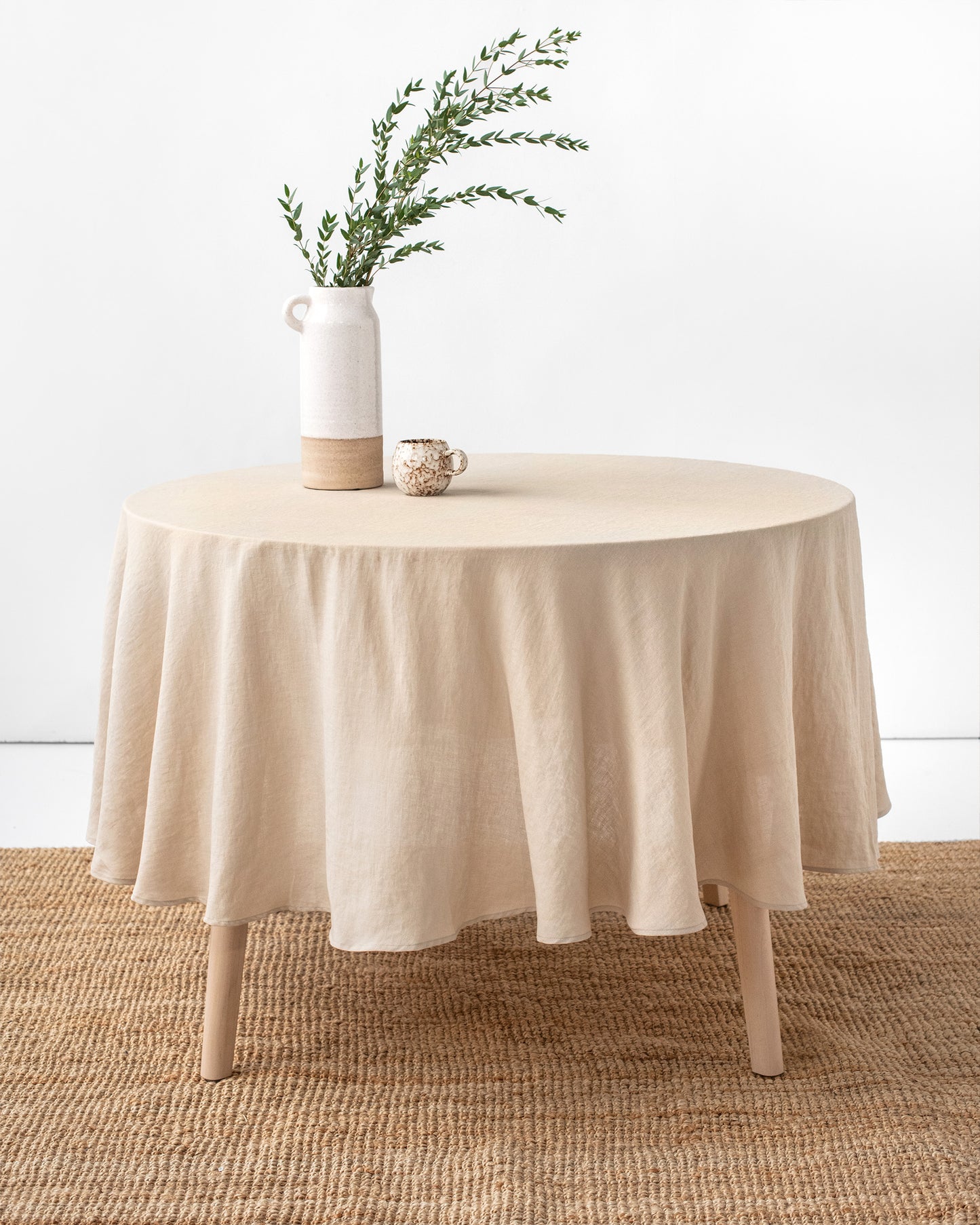 Round linen tablecloth