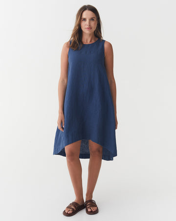 Royal Toscana Linen Dress in Deep navy blue | MagicLinen modelBoxOn