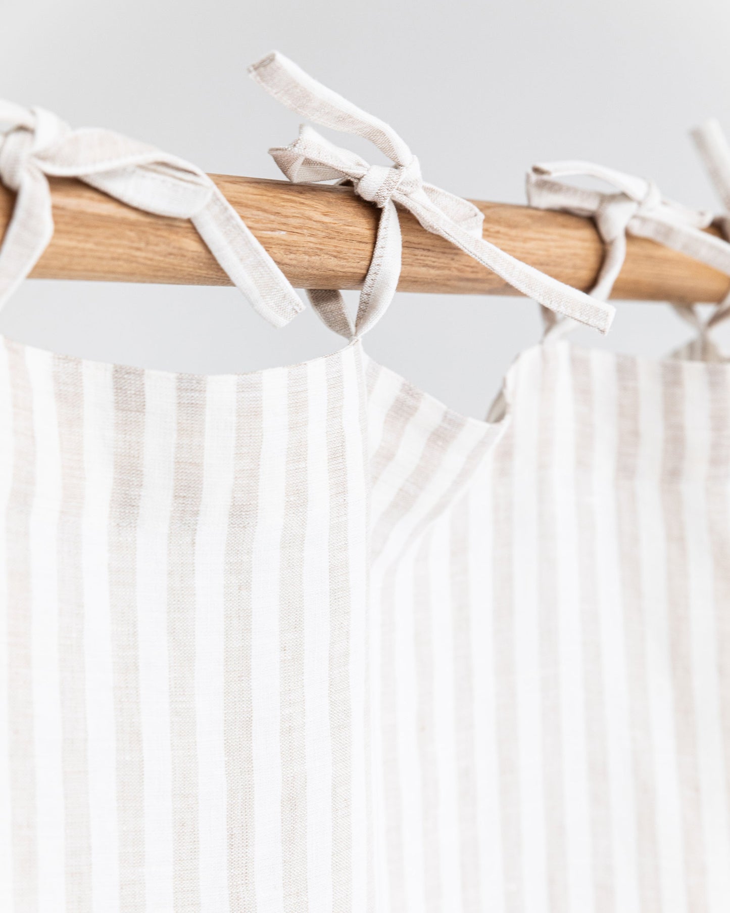 Tie top linen curtain panel (1 pcs) in Striped in natural - MagicLinen