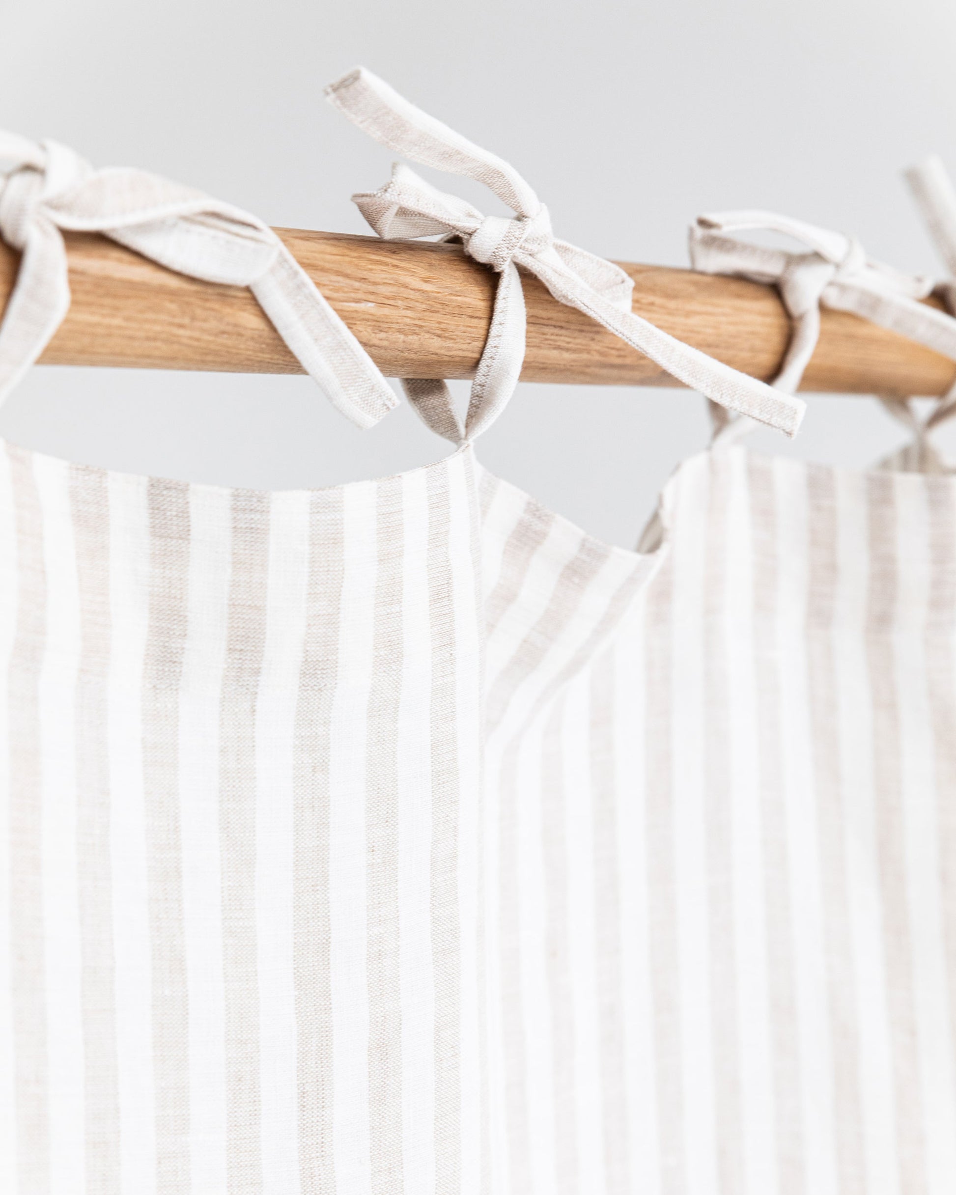 Tie top linen curtain panel (1 pcs) in Striped in natural - MagicLinen