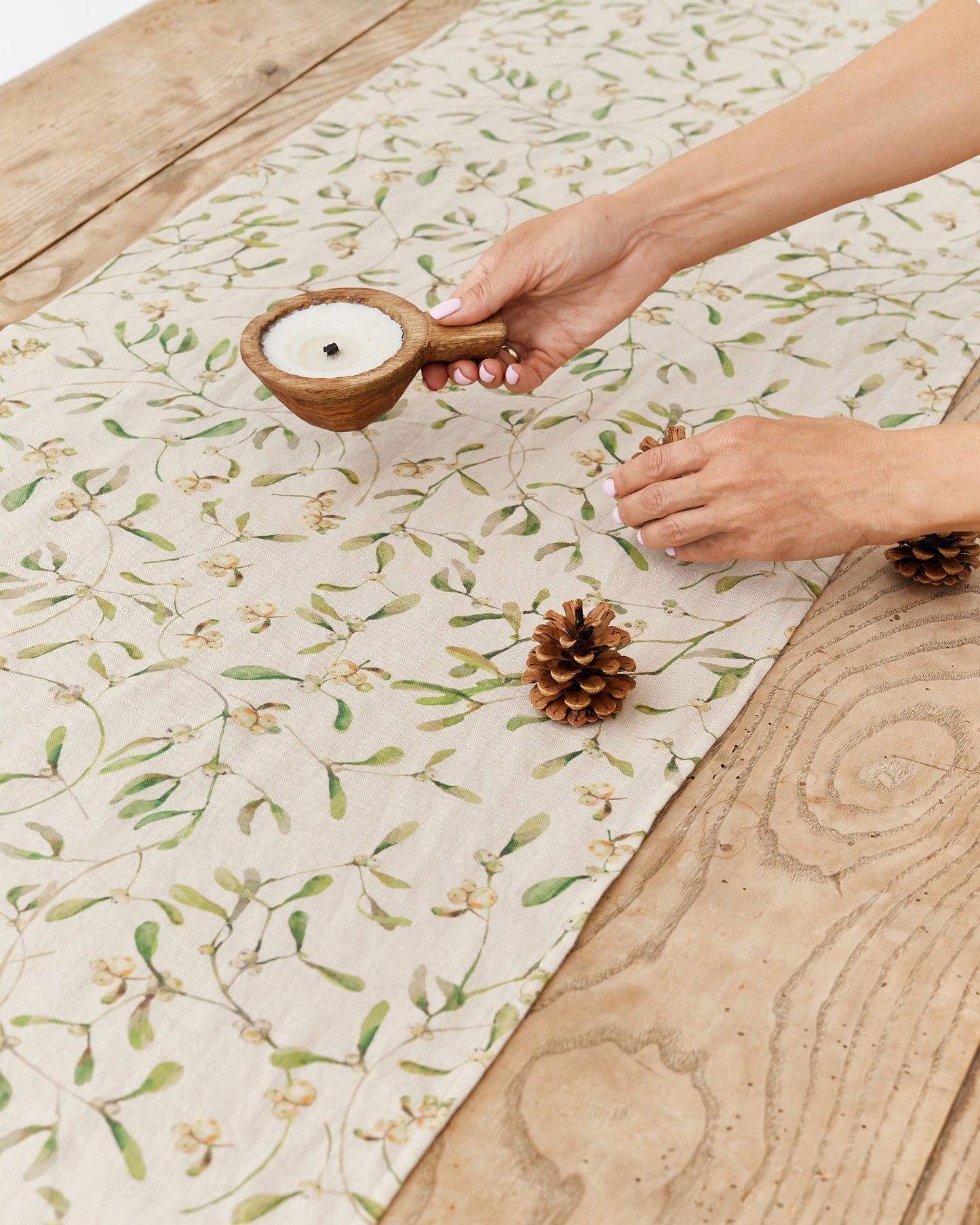 Linen Table Runner in Under the mistletoe print | MagicLinen