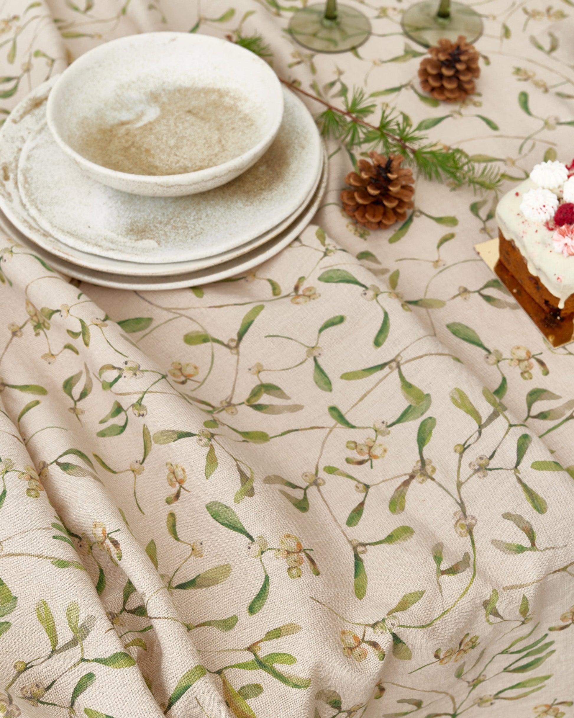 Under the mistletoe Print Linen Tablecloth | MagicLinen