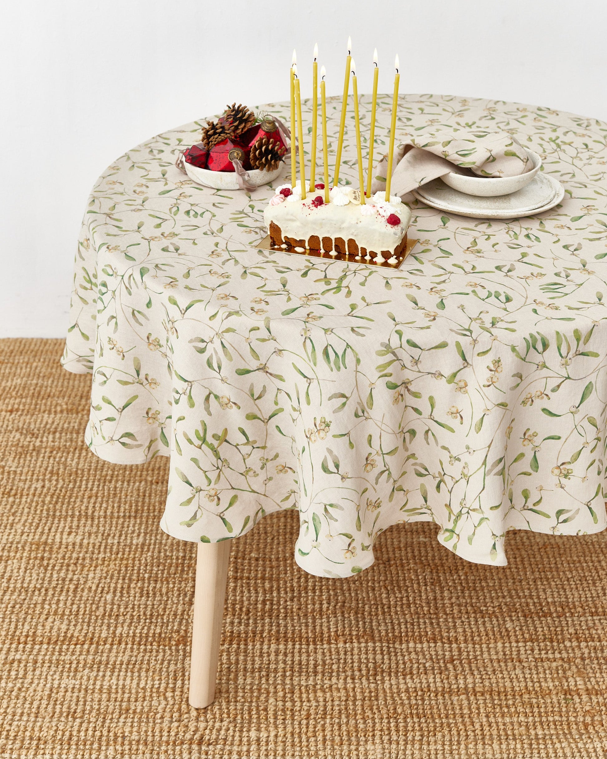 Round Linen Tablecloth in Under the mistletoe print | MagicLinen