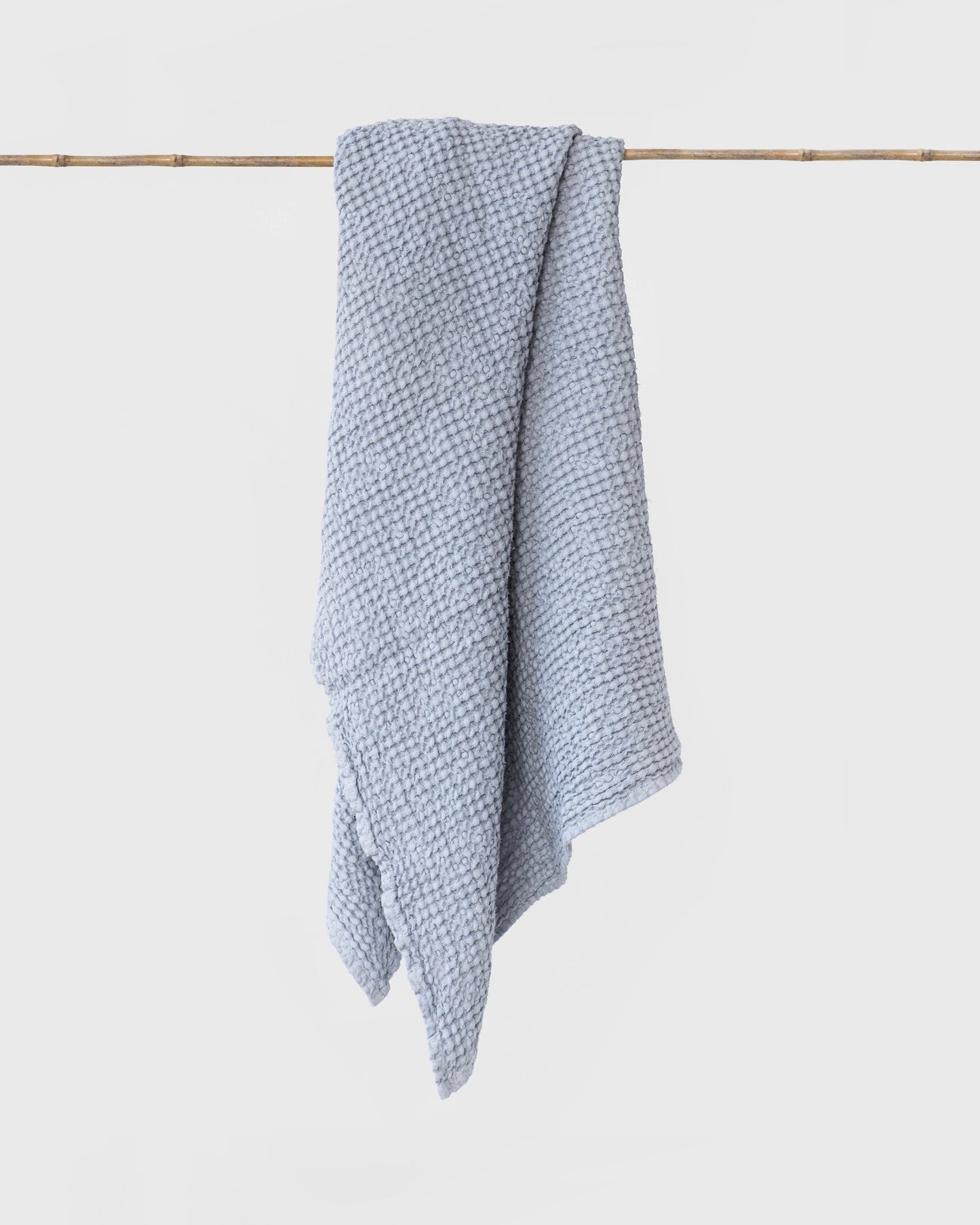 Waffle Bath Towel in Light gray - MagicLinen