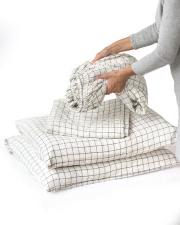 Charcoal grid linen sheet set (4 pcs) - MagicLinen
