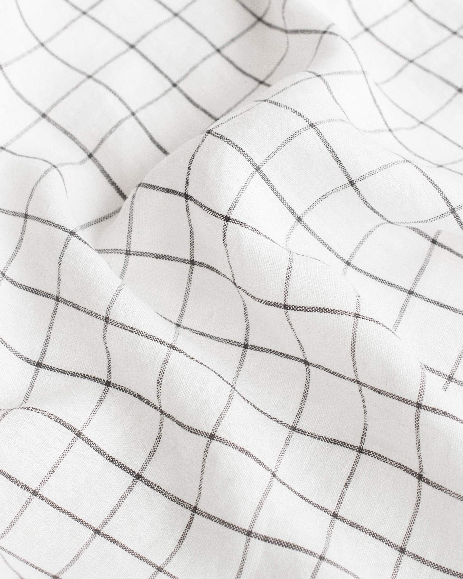 Charcoal grid linen sheet set (4 pcs) - MagicLinen