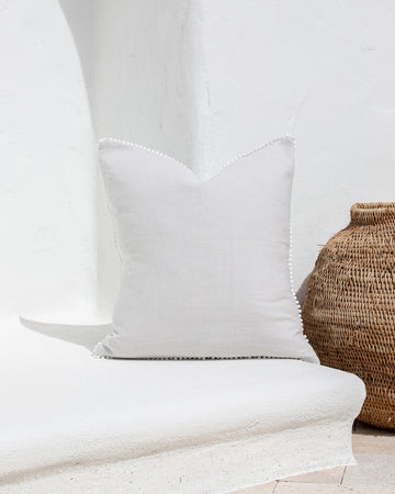 Cushion cover with pom poms - MagicLinen