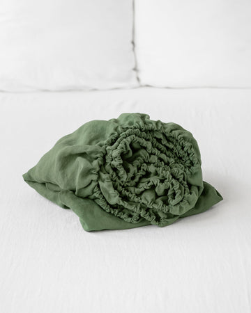 Forest green linen fitted sheet - MagicLinen
