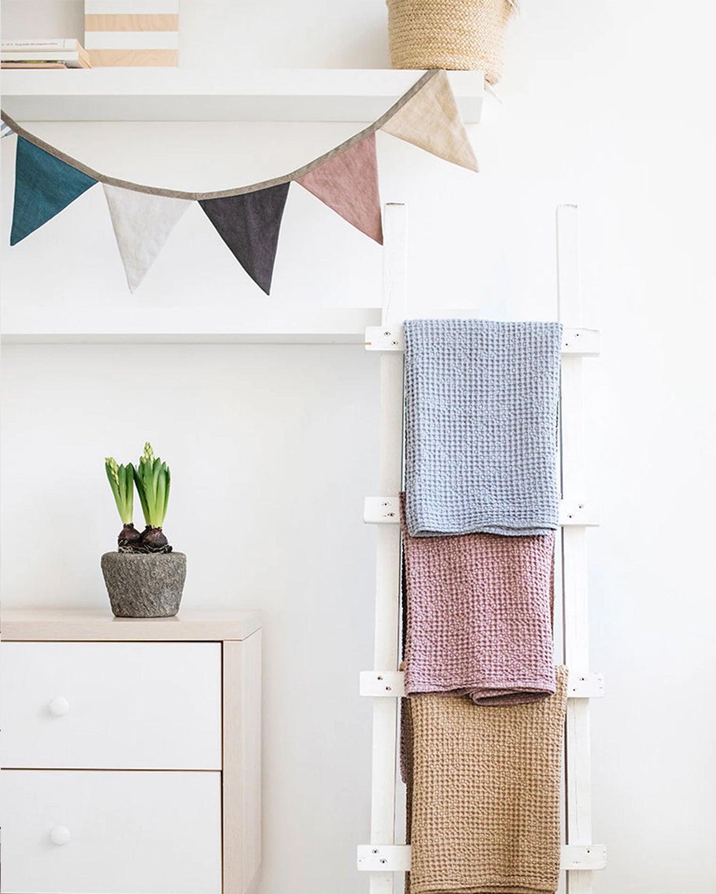 Linen bunting