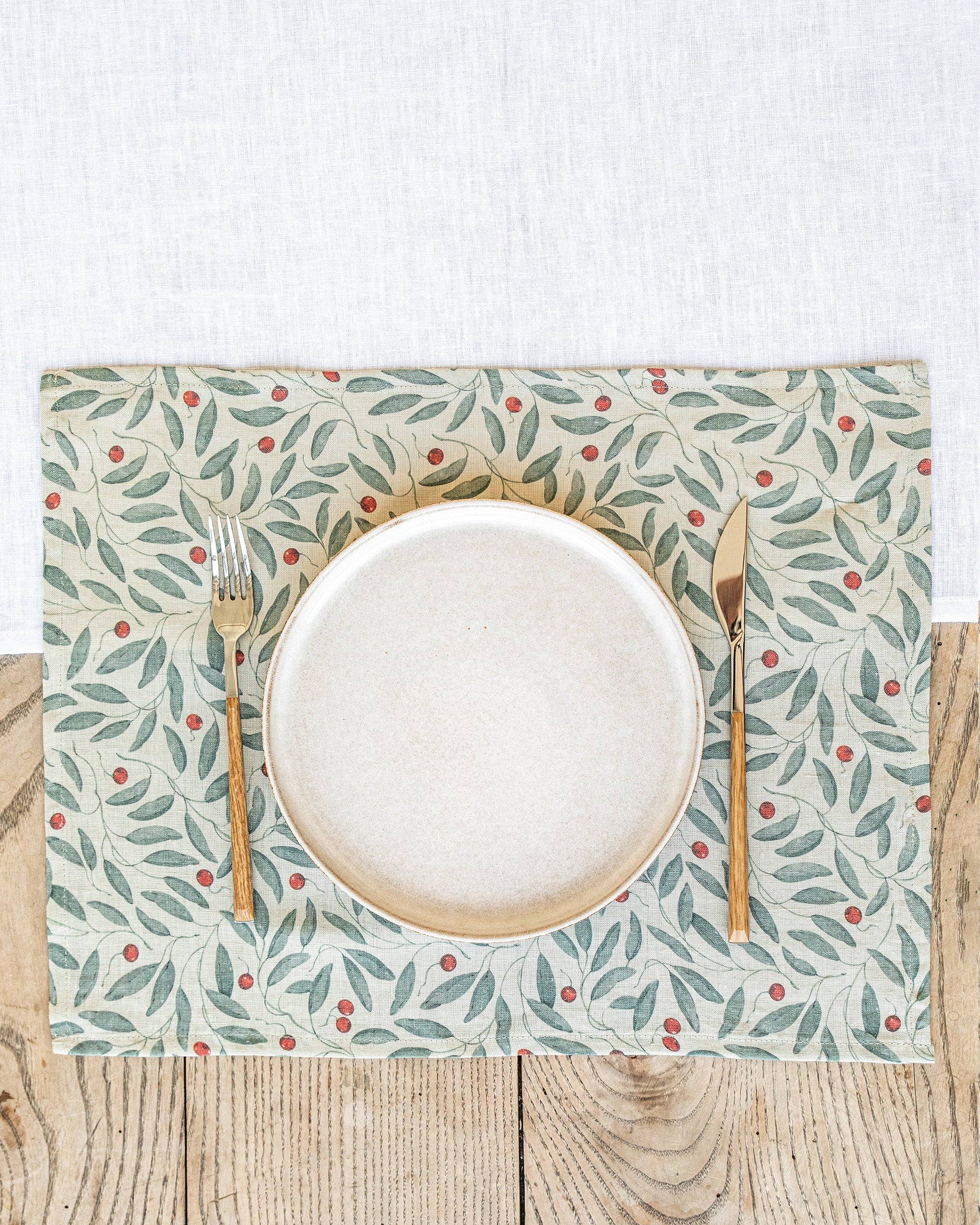Mistletoe print linen placemat set of 2 - MagicLinen