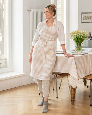 Linen bib apron in Natural gingham - MagicLinen